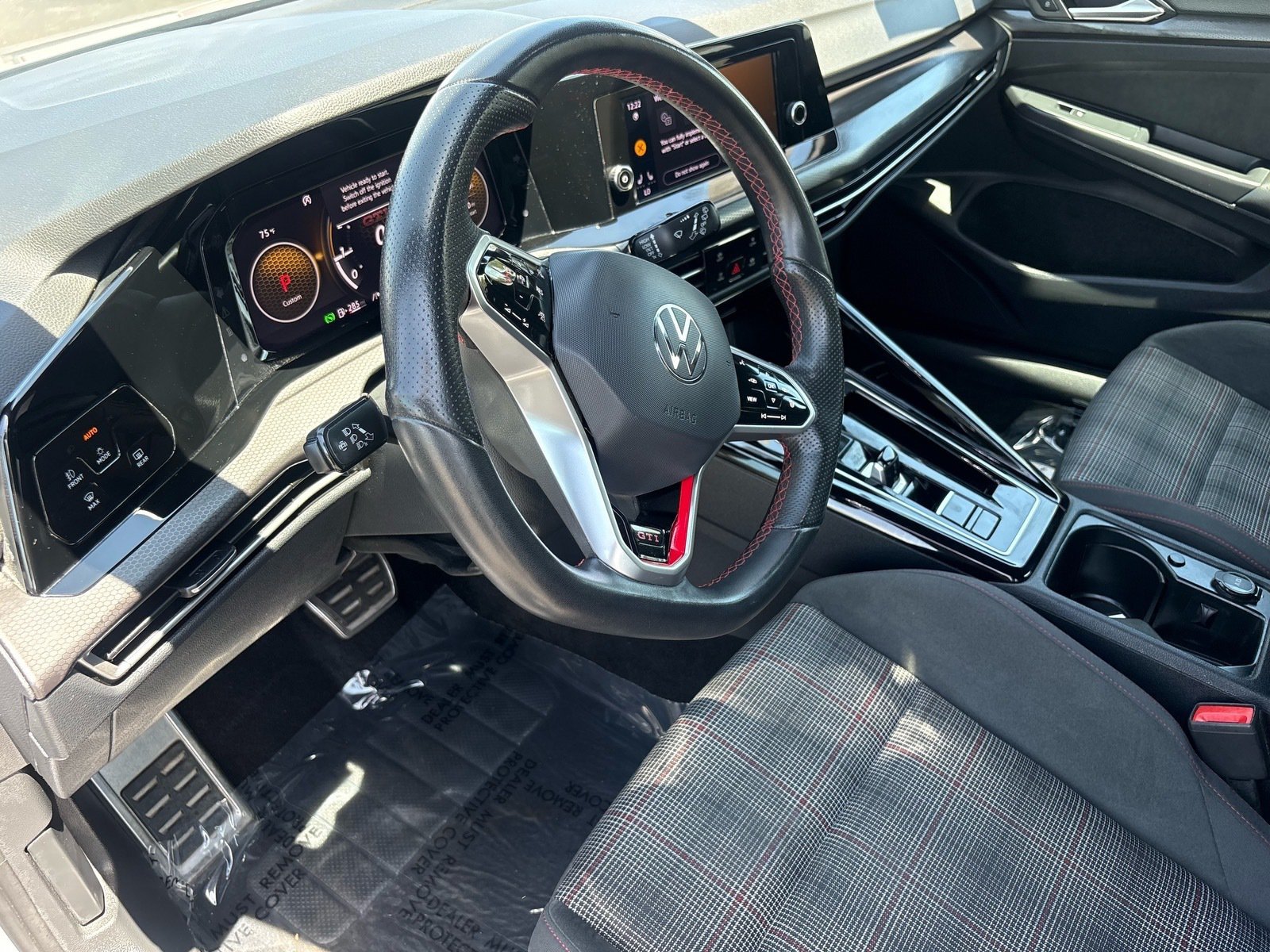 2024 Volkswagen Golf GTI 2.0T S — photo 11 thumbnail