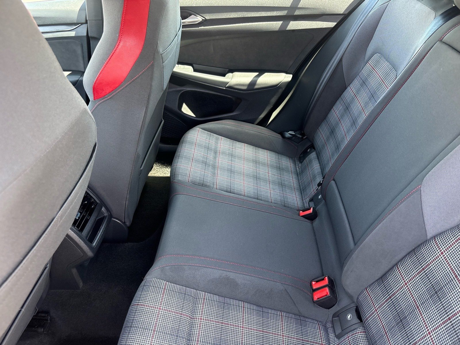 2024 Volkswagen Golf GTI 2.0T S — photo 13 thumbnail