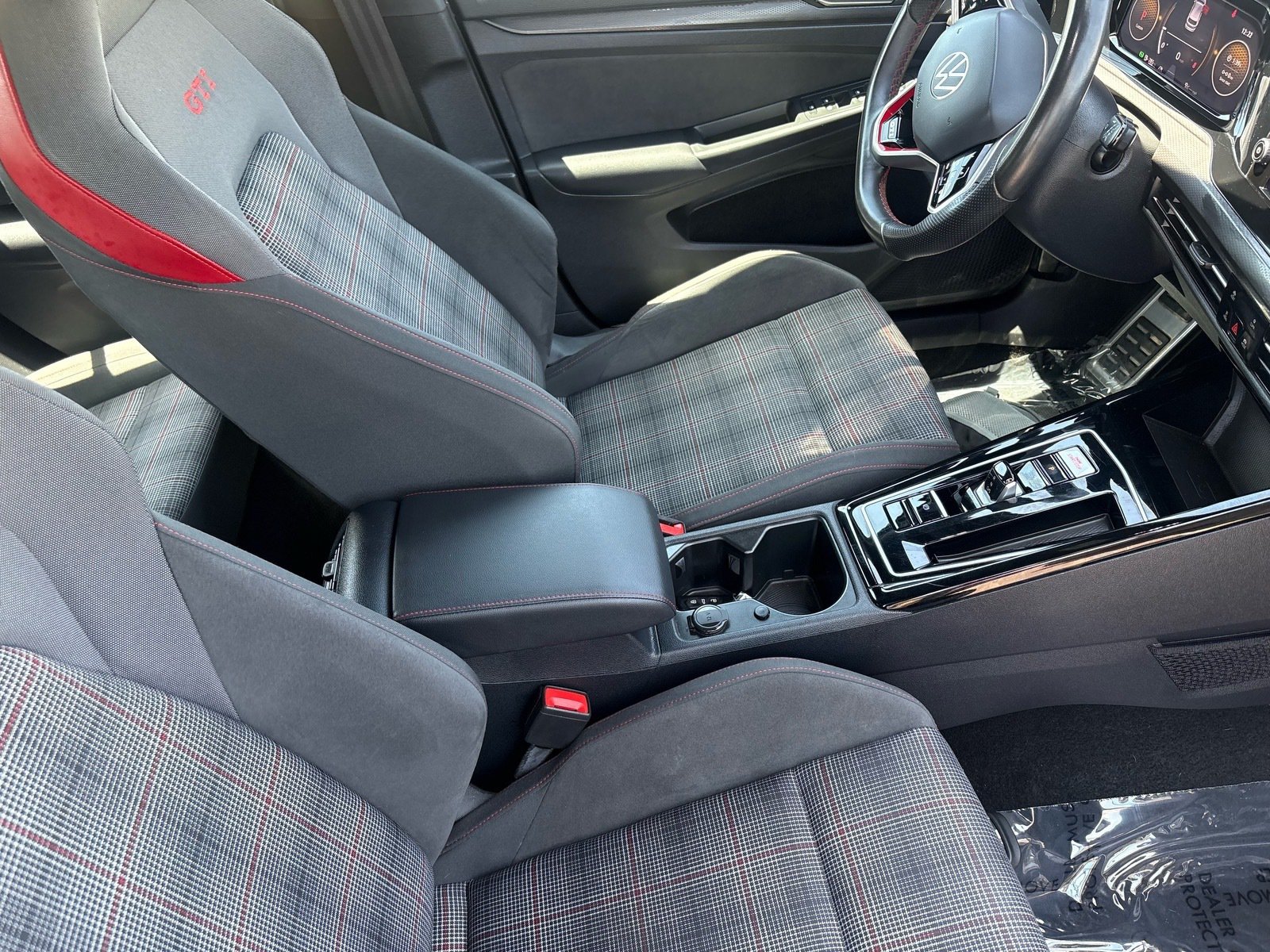 2024 Volkswagen Golf GTI 2.0T S — photo 15 thumbnail
