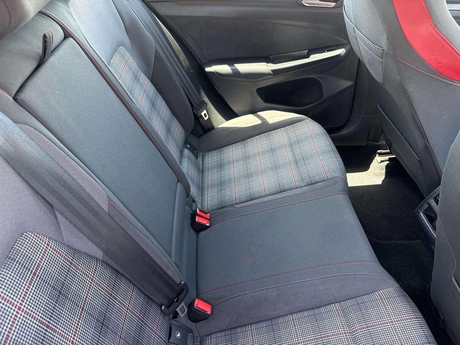 2024 Volkswagen Golf GTI 2.0T S — photo 16 thumbnail