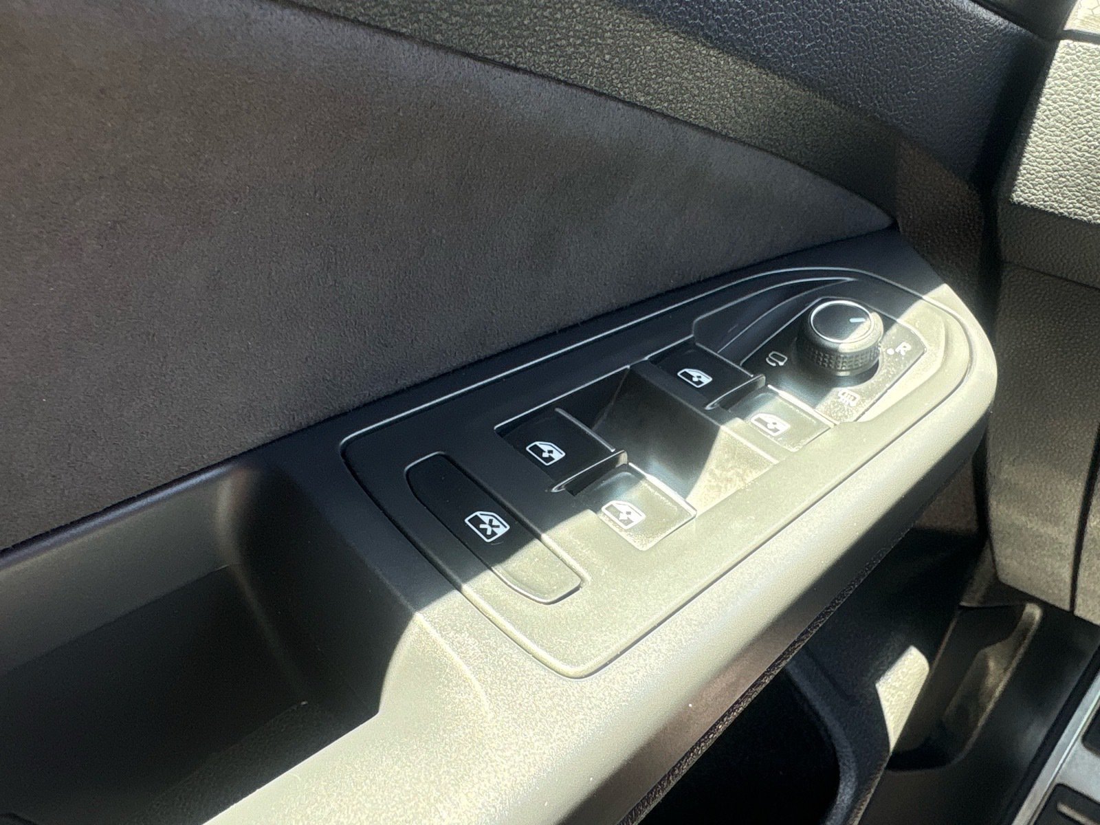 2024 Volkswagen Golf GTI 2.0T S — photo 17 thumbnail