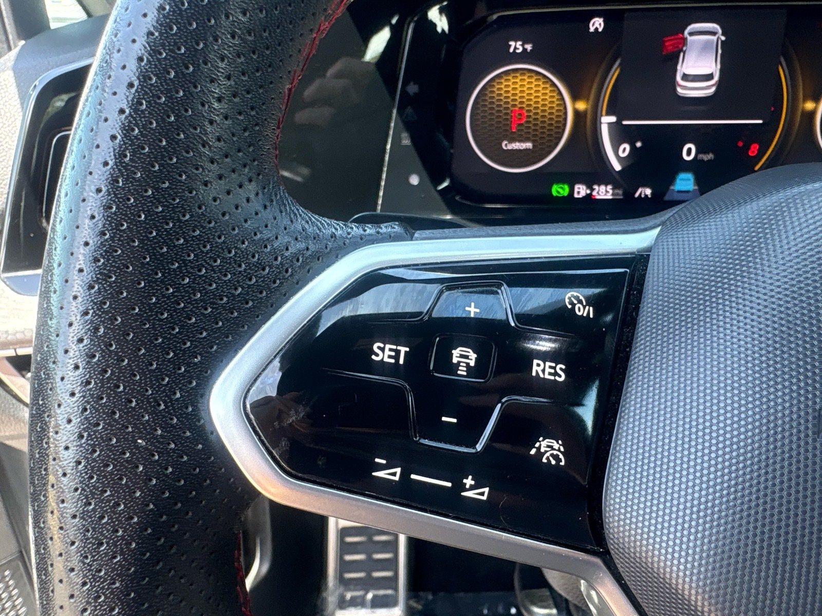 2024 Volkswagen Golf GTI 2.0T S — photo 21 thumbnail