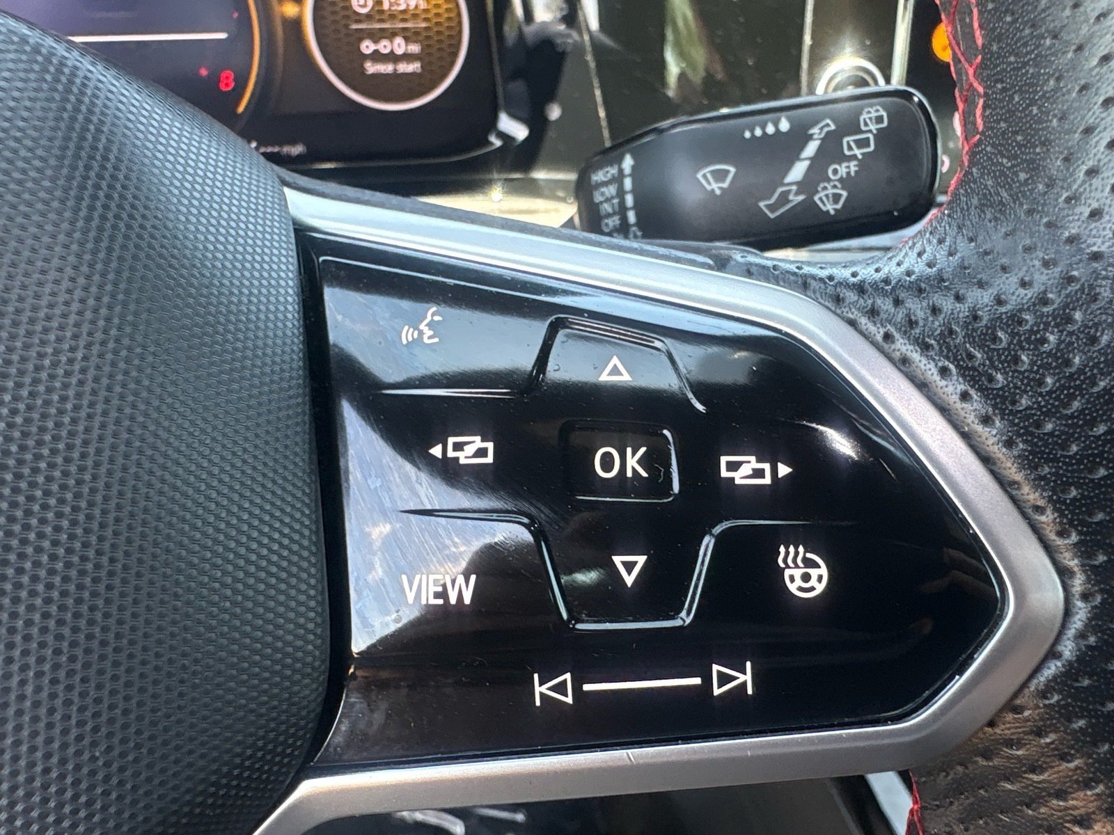 2024 Volkswagen Golf GTI 2.0T S — photo 22 thumbnail