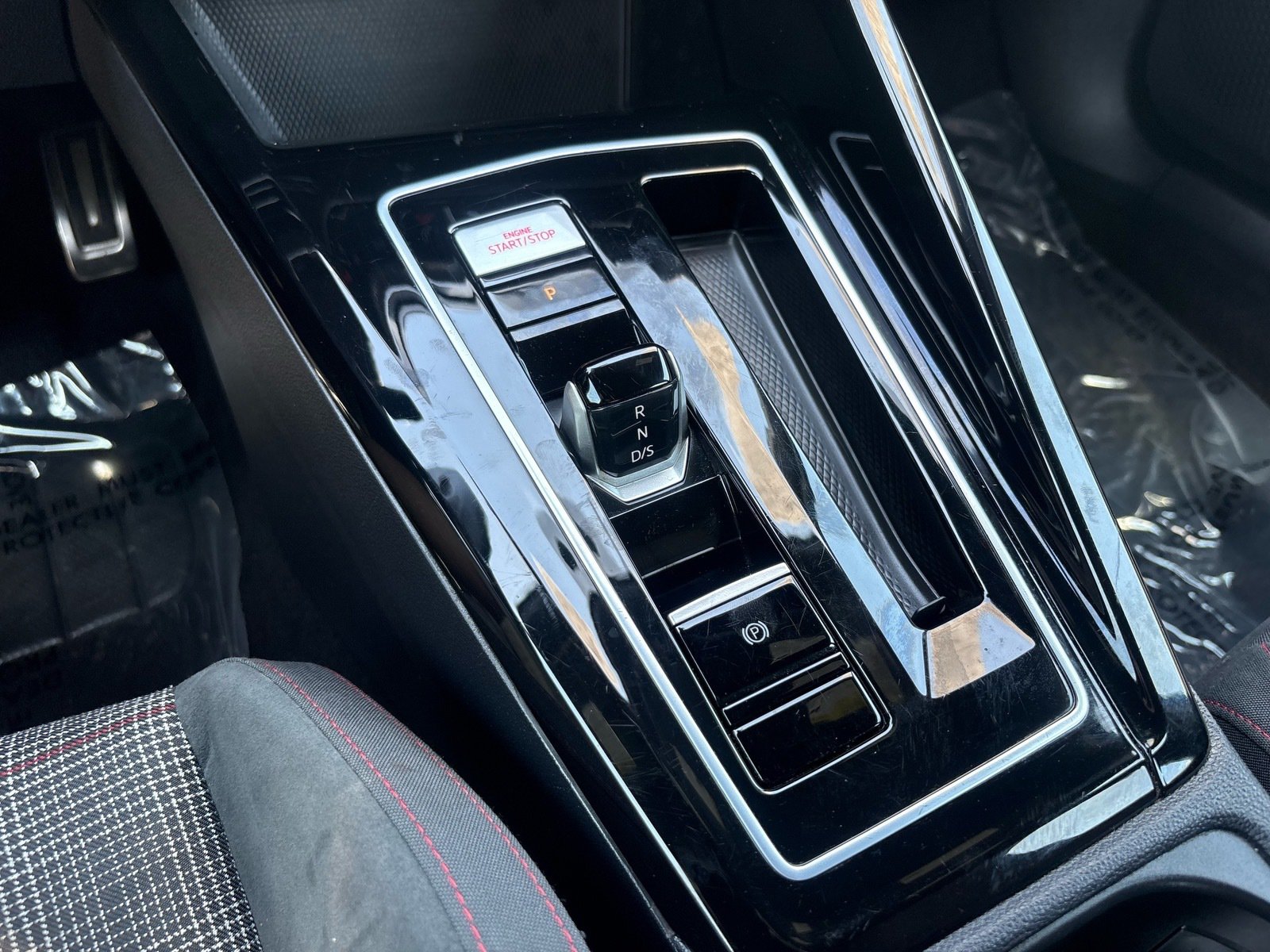 2024 Volkswagen Golf GTI 2.0T S — photo 27 thumbnail