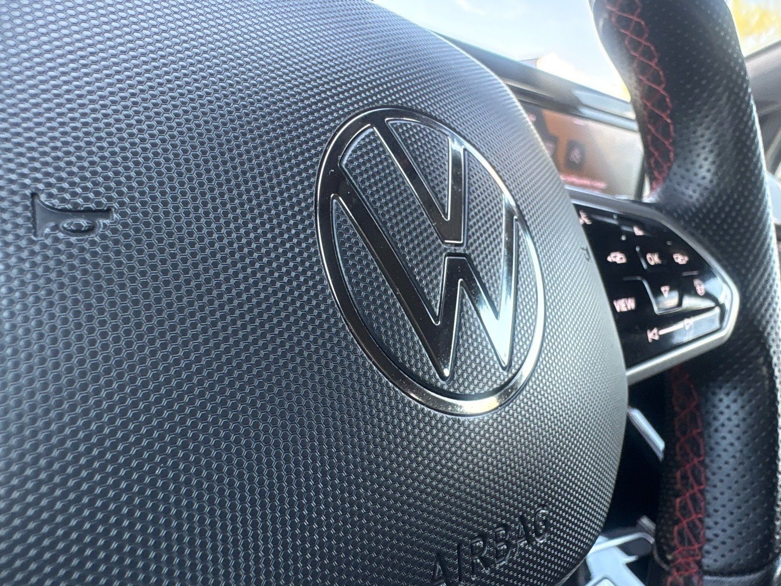 2024 Volkswagen Golf GTI 2.0T S — photo 28 thumbnail