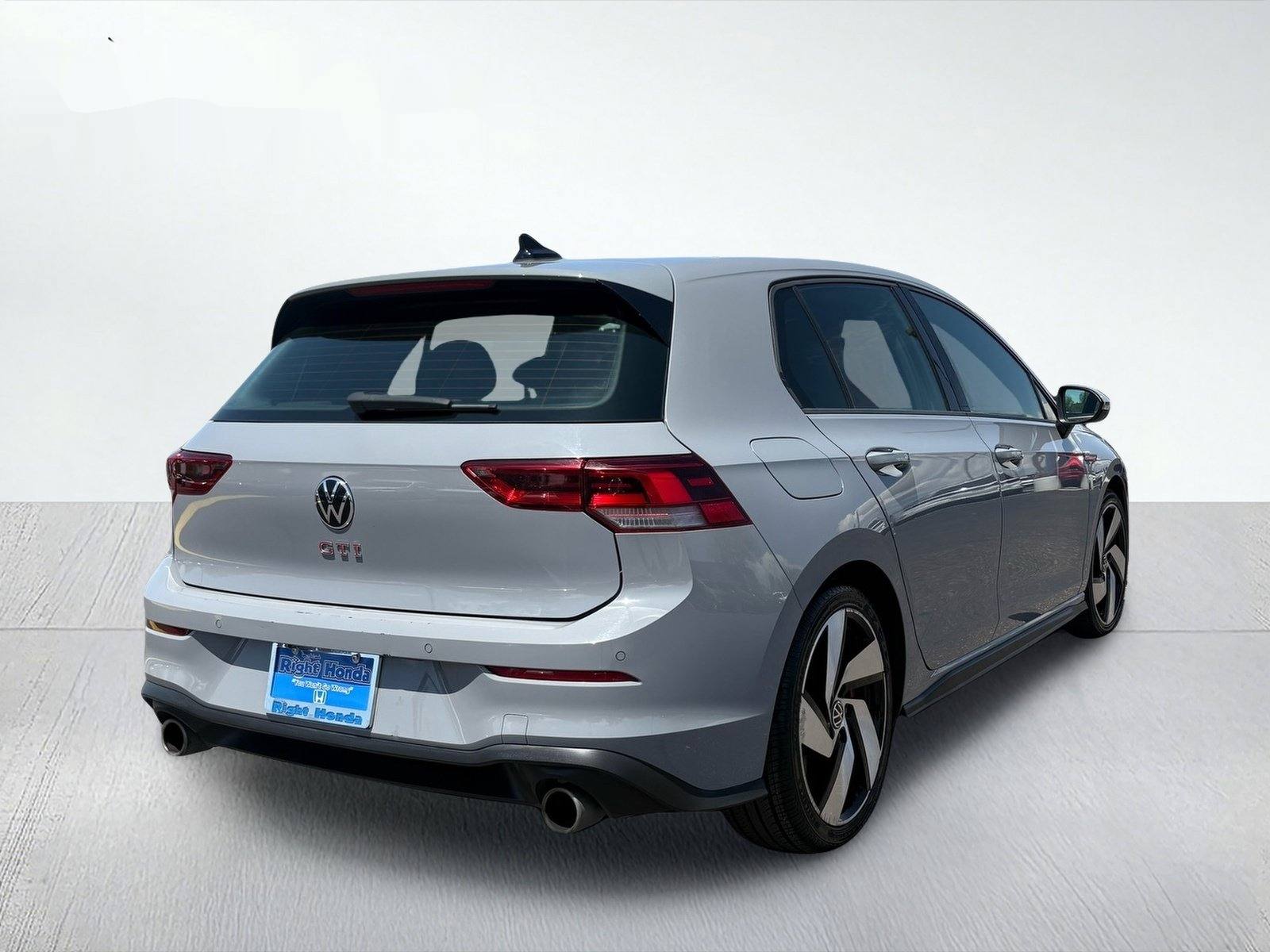 2024 Volkswagen Golf GTI 2.0T S — photo 6 thumbnail