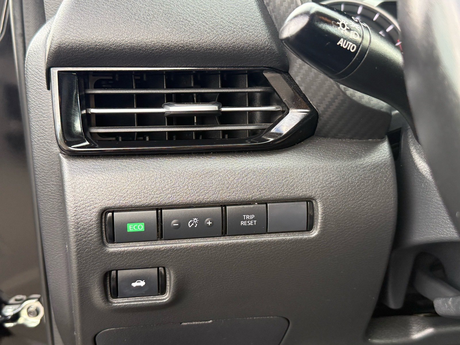 2025 Nissan Sentra SR — photo 13 thumbnail