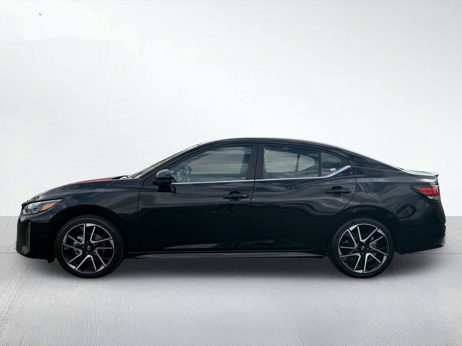 2025 Nissan Sentra SR — photo 2 thumbnail