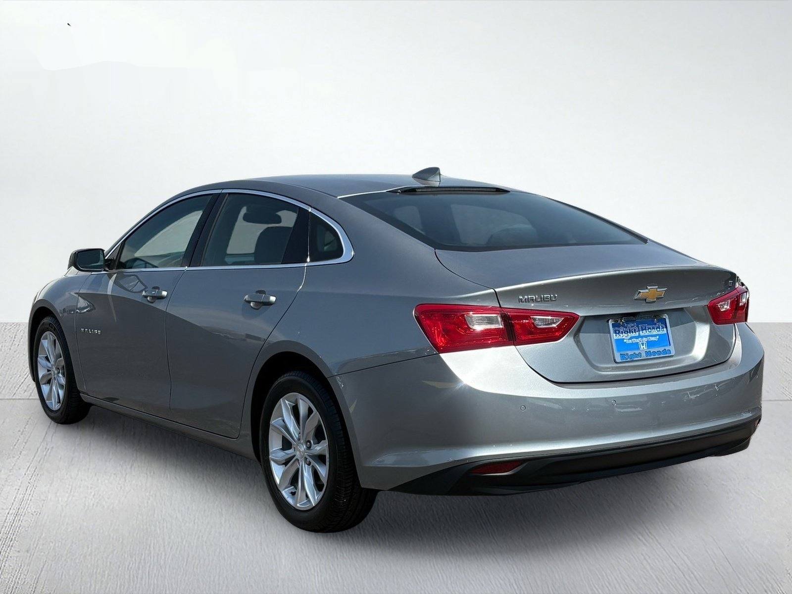 2024 Chevrolet Malibu LT — photo 4 thumbnail