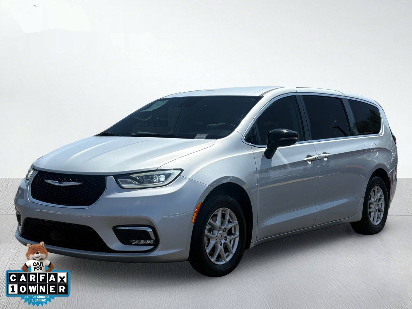 2024 Chrysler Pacifica Touring L — photo 1