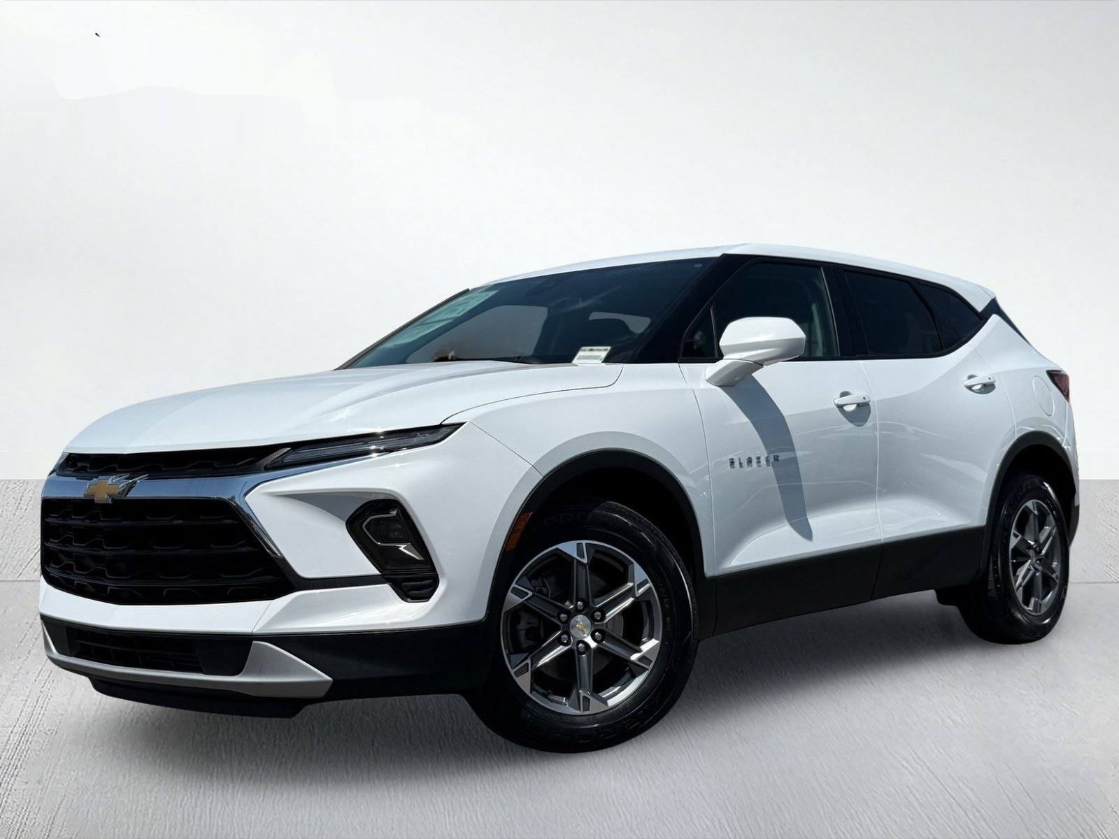 2025 Chevrolet Blazer LT — photo 2 thumbnail