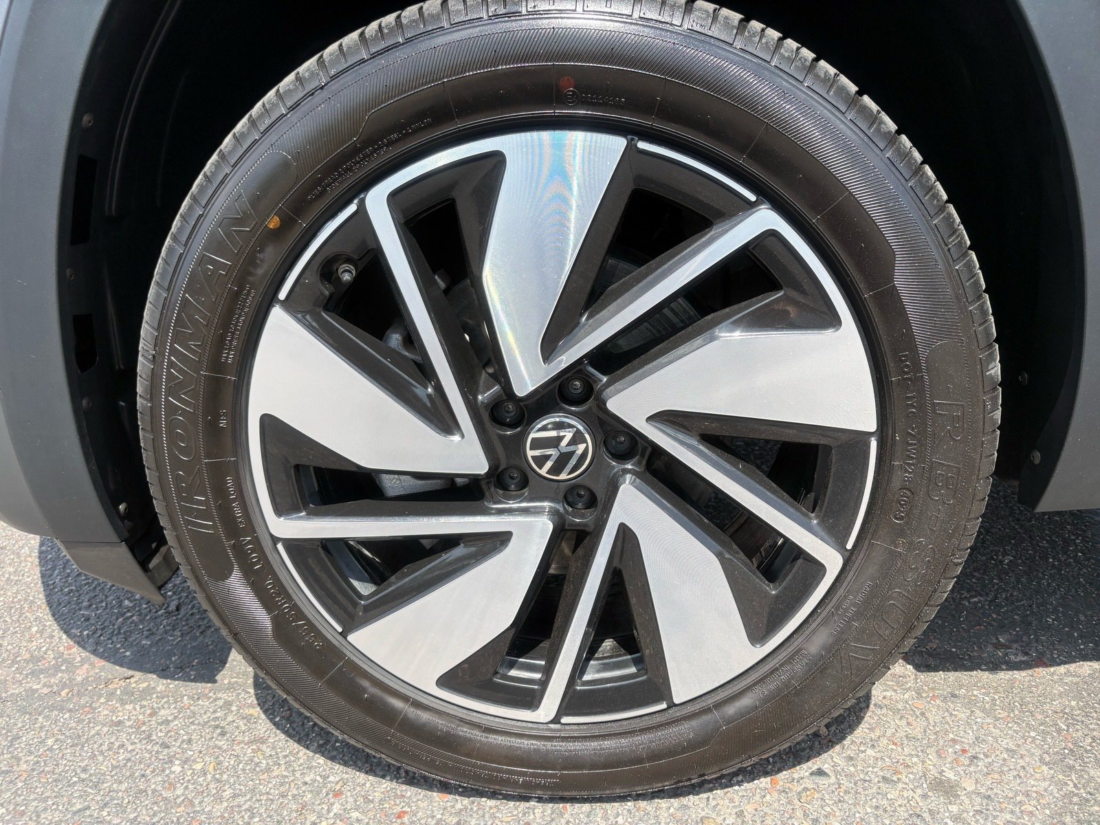 2025 Volkswagen Atlas 2.0T SE w/Technology — photo 10 thumbnail