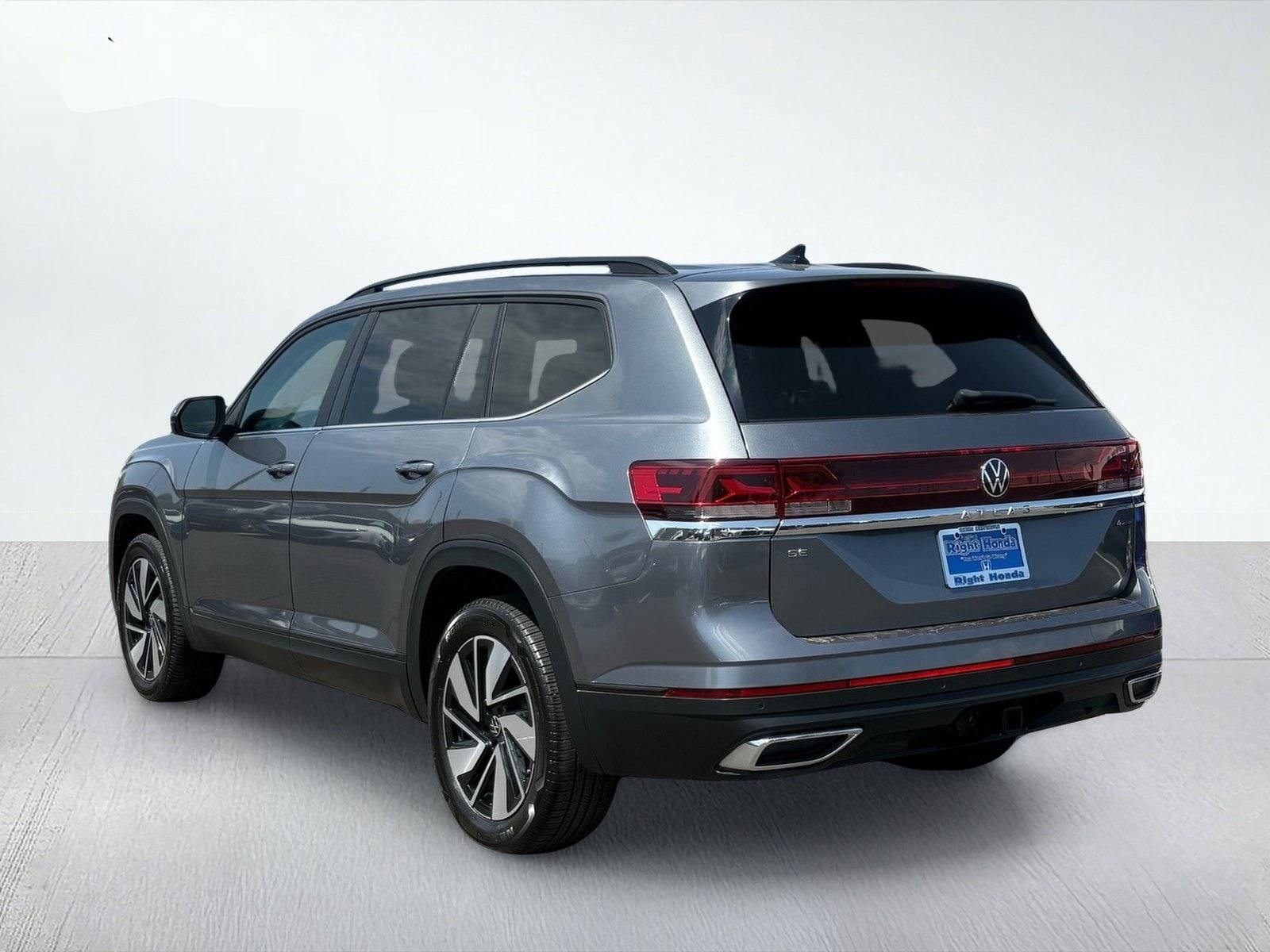 2025 Volkswagen Atlas 2.0T SE w/Technology — photo 4 thumbnail