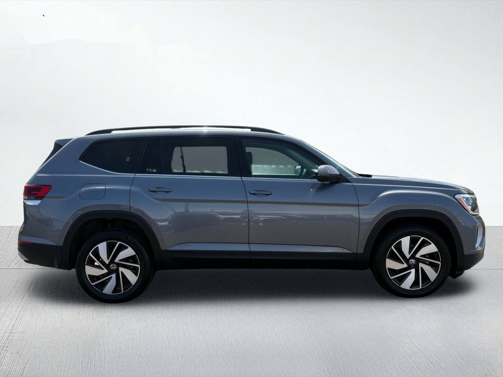 2025 Volkswagen Atlas 2.0T SE w/Technology — photo 7 thumbnail