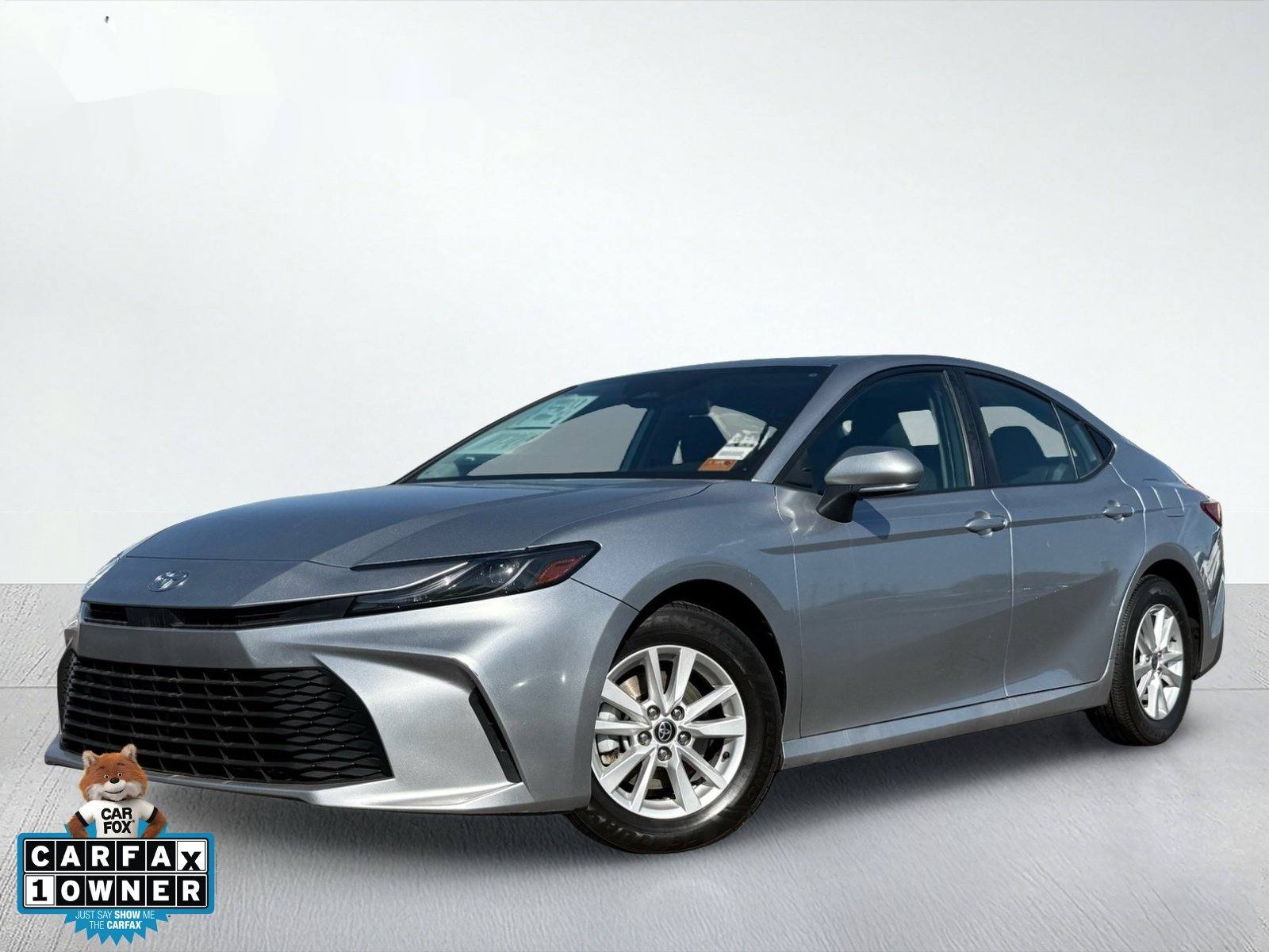 2025 Toyota Camry LE — photo 1