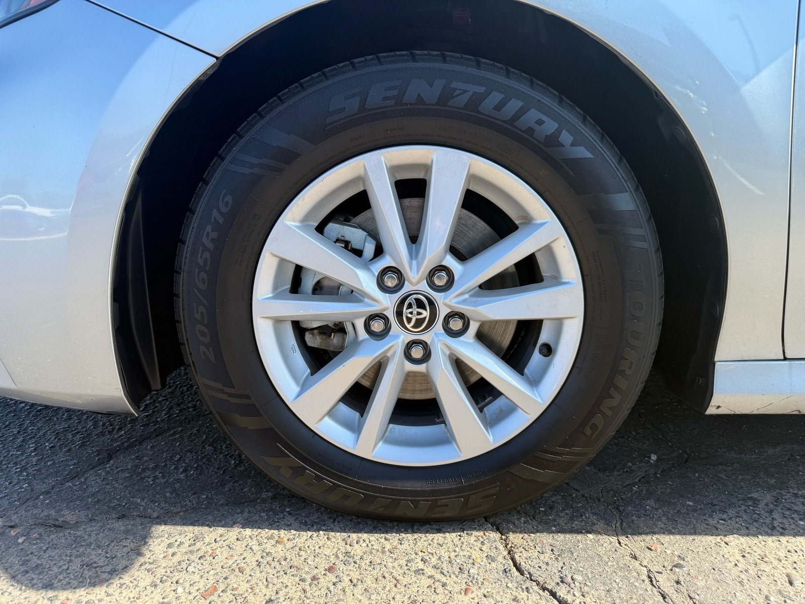 2025 Toyota Camry LE — photo 10 thumbnail
