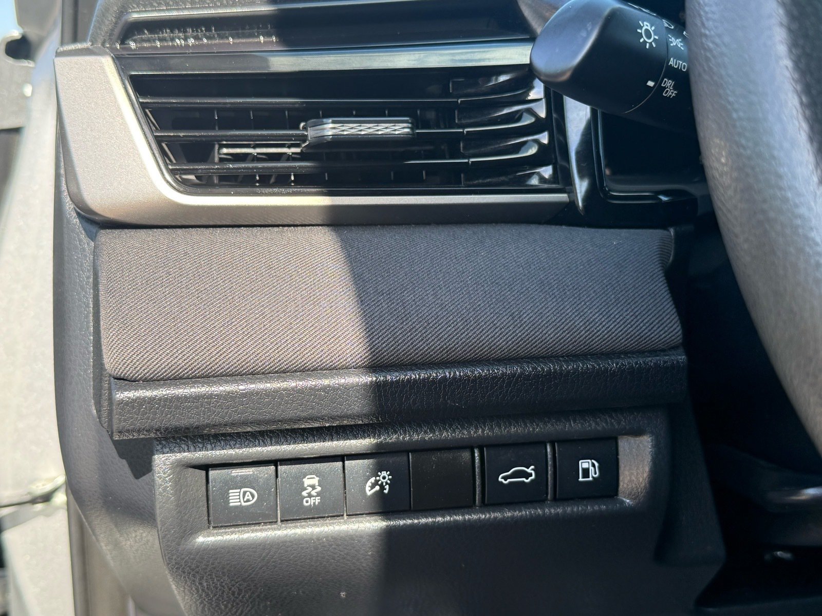 2025 Toyota Camry LE — photo 14 thumbnail
