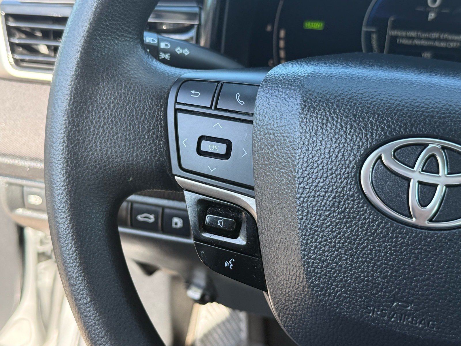 2025 Toyota Camry LE — photo 16 thumbnail