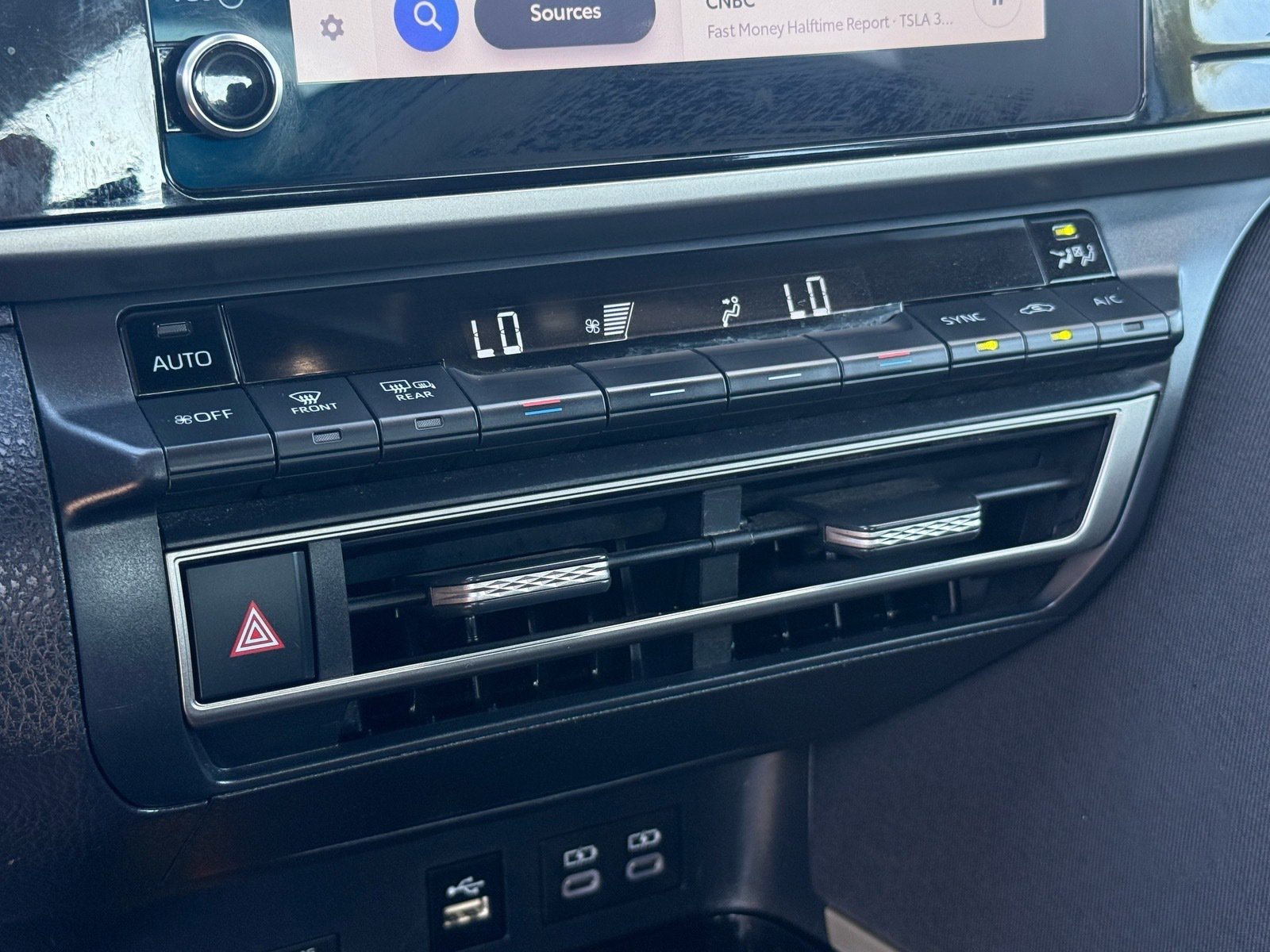 2025 Toyota Camry LE — photo 22 thumbnail