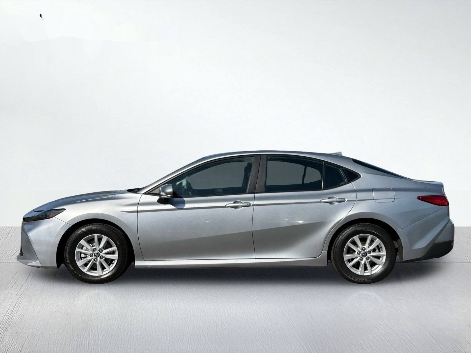 2025 Toyota Camry LE — photo 3 thumbnail