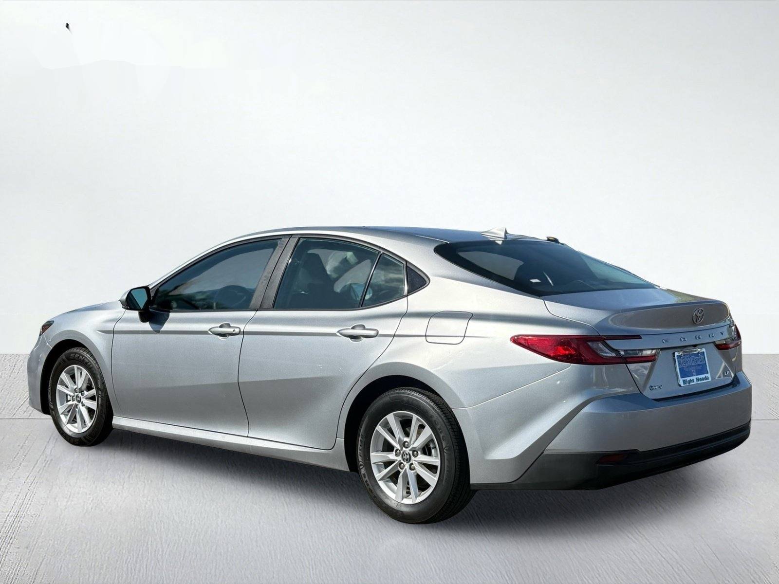 2025 Toyota Camry LE — photo 4 thumbnail