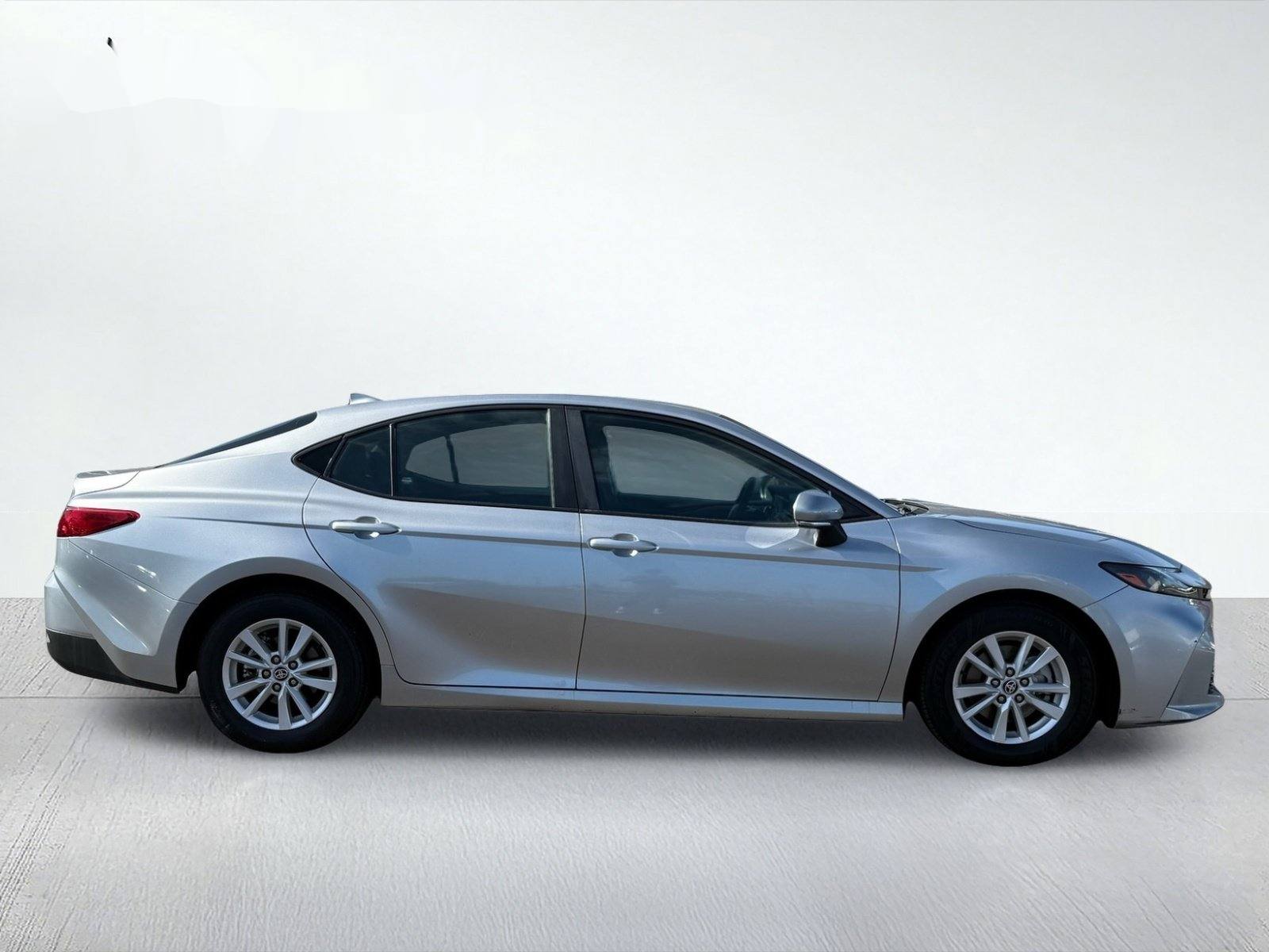 2025 Toyota Camry LE — photo 8 thumbnail