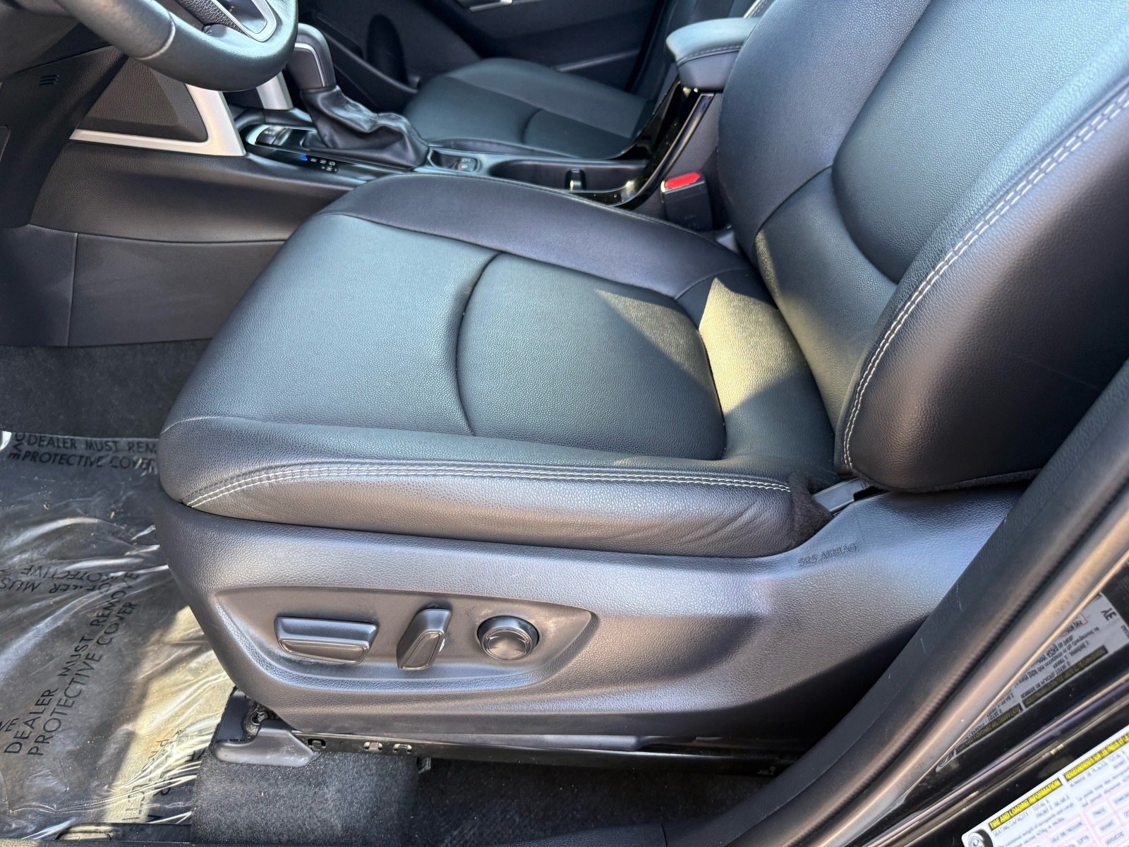 2025 Toyota Corolla Cross XLE — photo 12 thumbnail