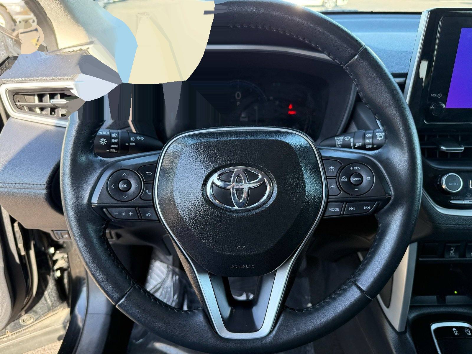 2025 Toyota Corolla Cross XLE — photo 14 thumbnail