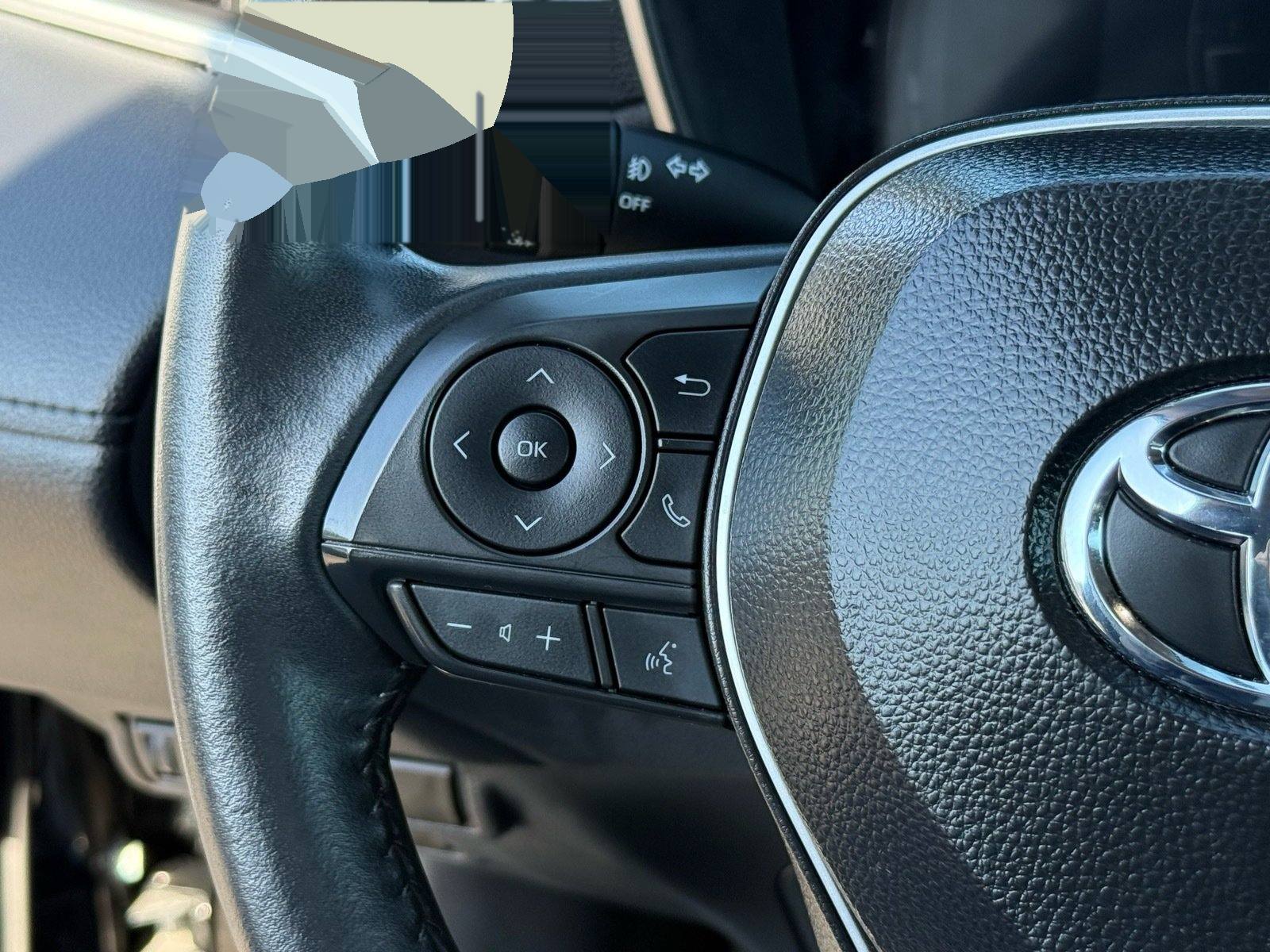 2025 Toyota Corolla Cross XLE — photo 15 thumbnail