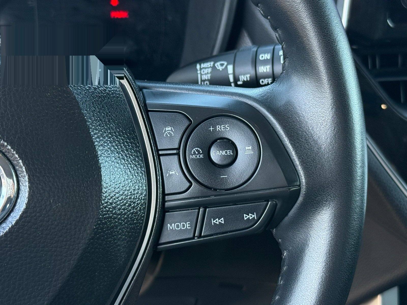 2025 Toyota Corolla Cross XLE — photo 16 thumbnail