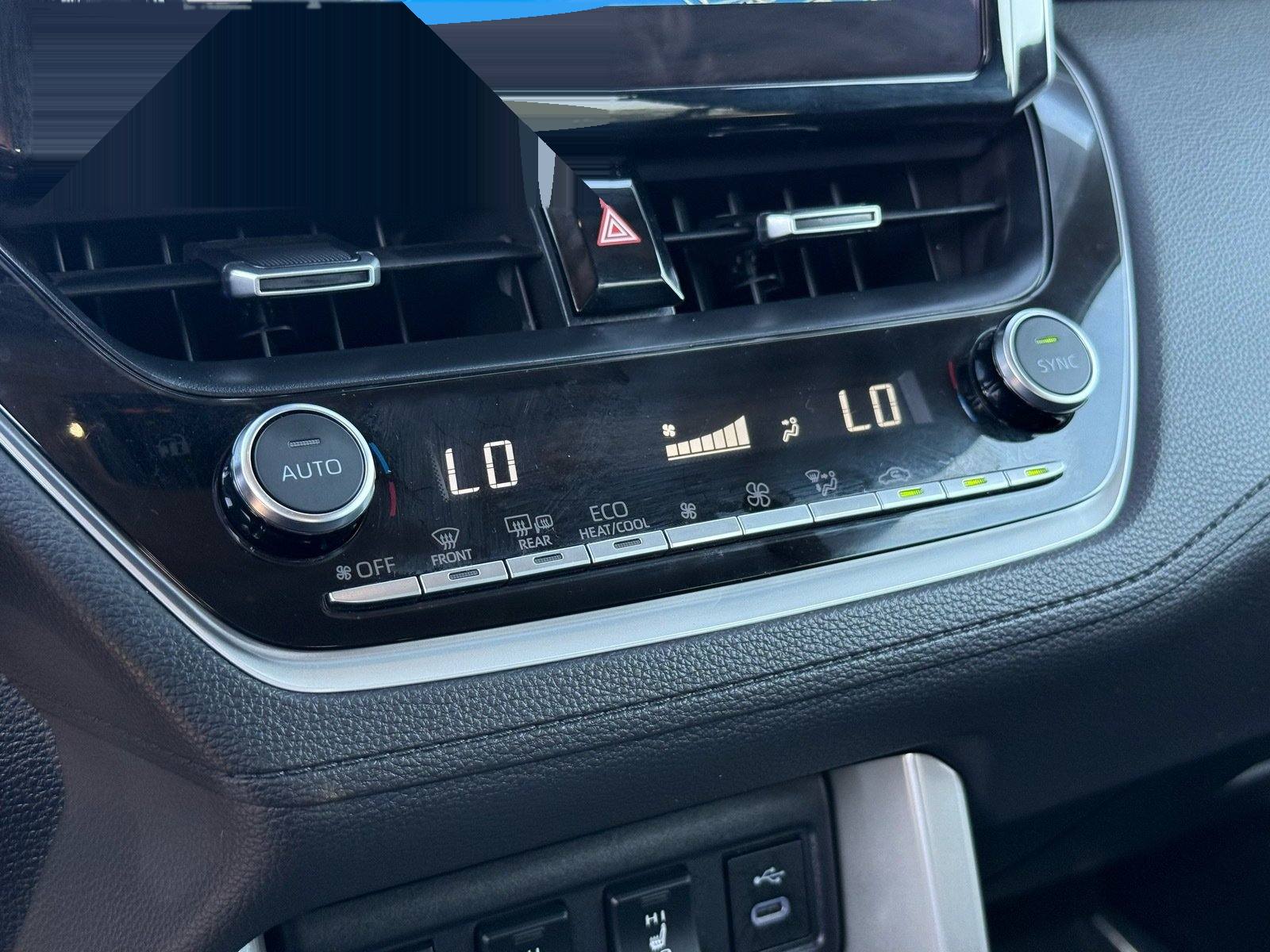 2025 Toyota Corolla Cross XLE — photo 21 thumbnail