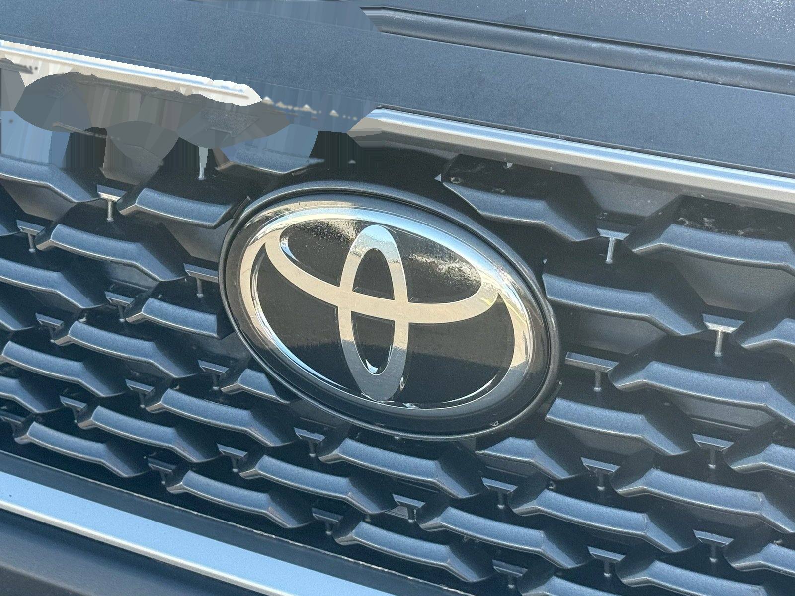 2025 Toyota Corolla Cross XLE — photo 31 thumbnail