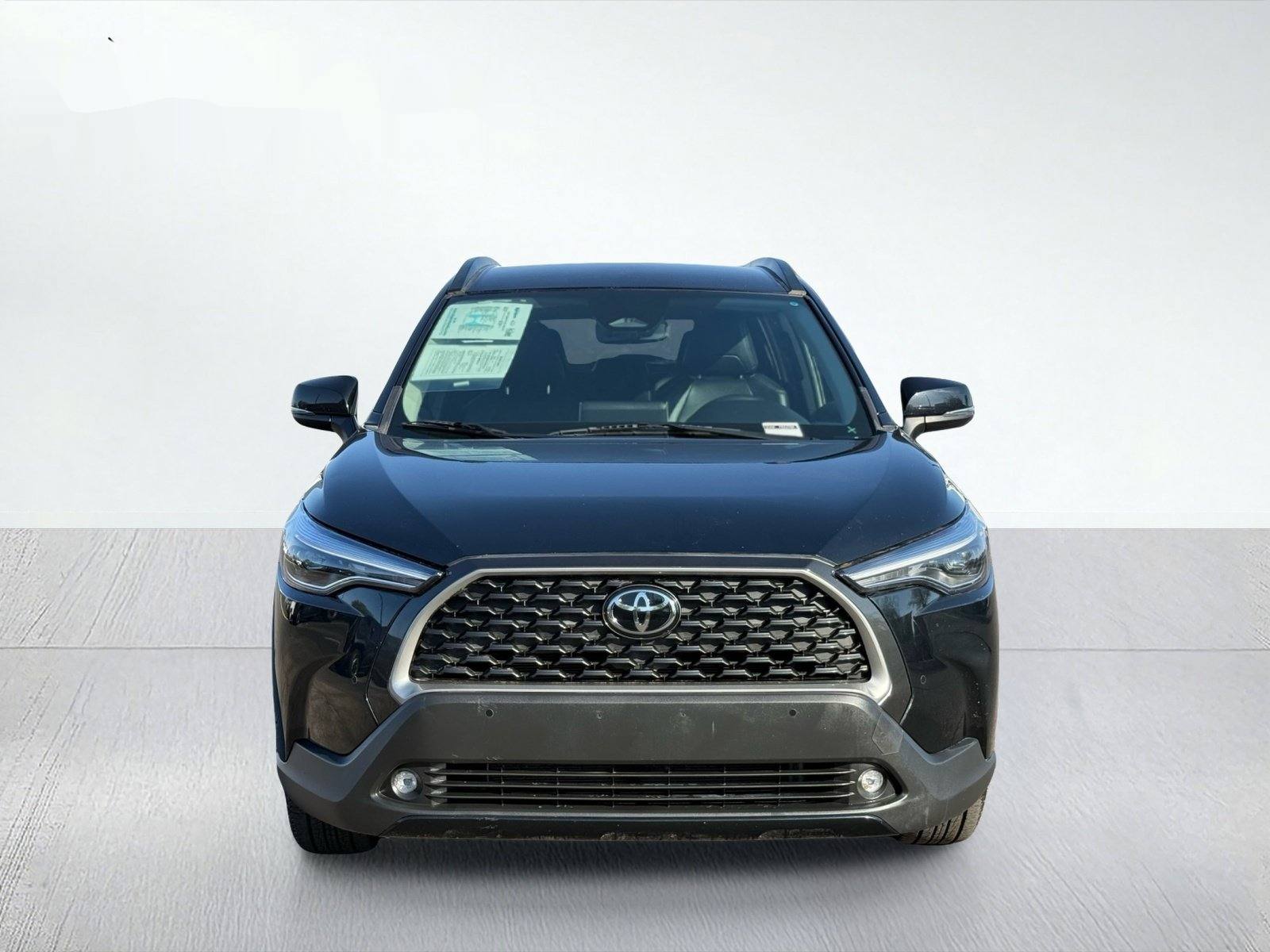 2025 Toyota Corolla Cross XLE — photo 4 thumbnail