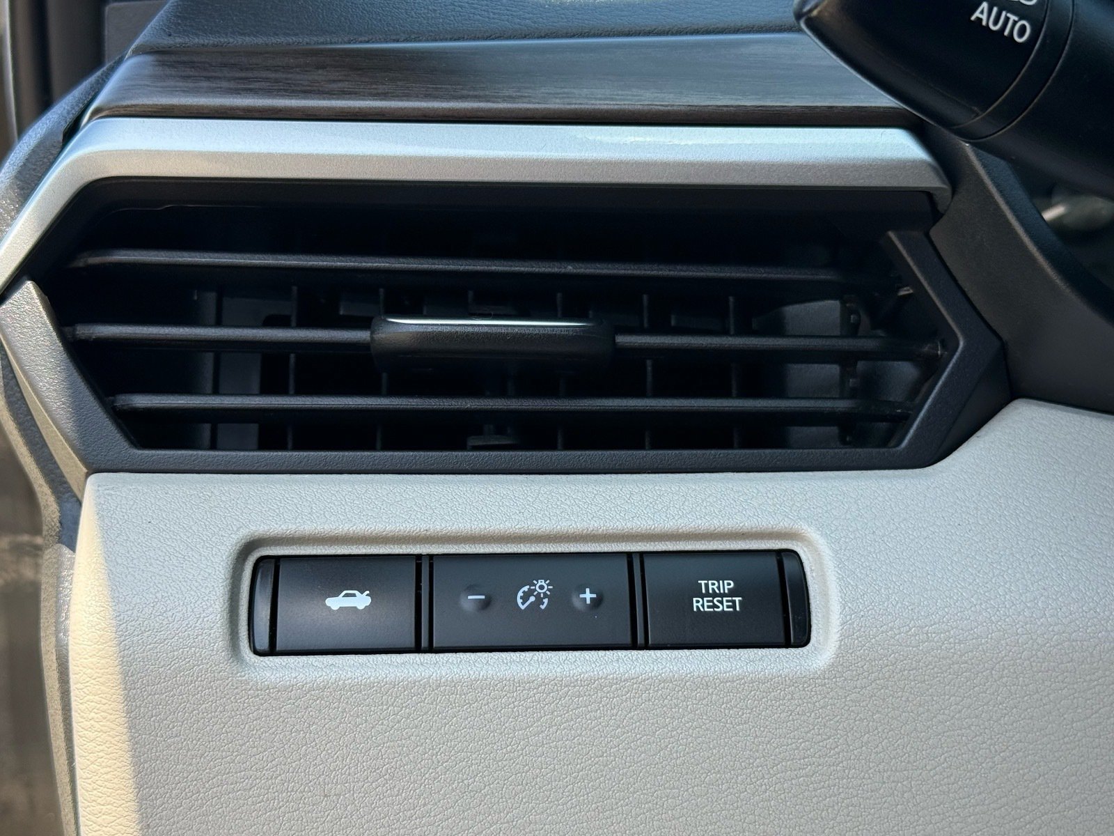 2025 Nissan Altima 2.5 SV — photo 14 thumbnail