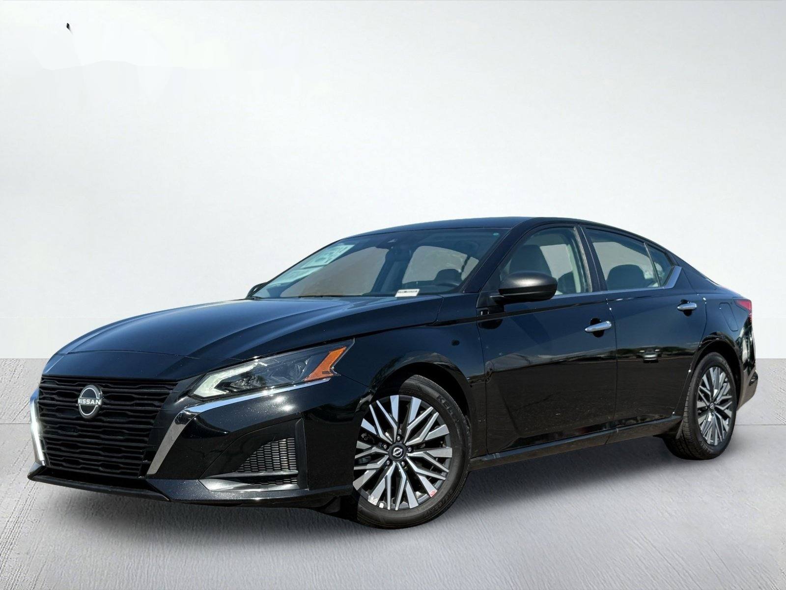2025 Nissan Altima 2.5 SV — photo 2 thumbnail