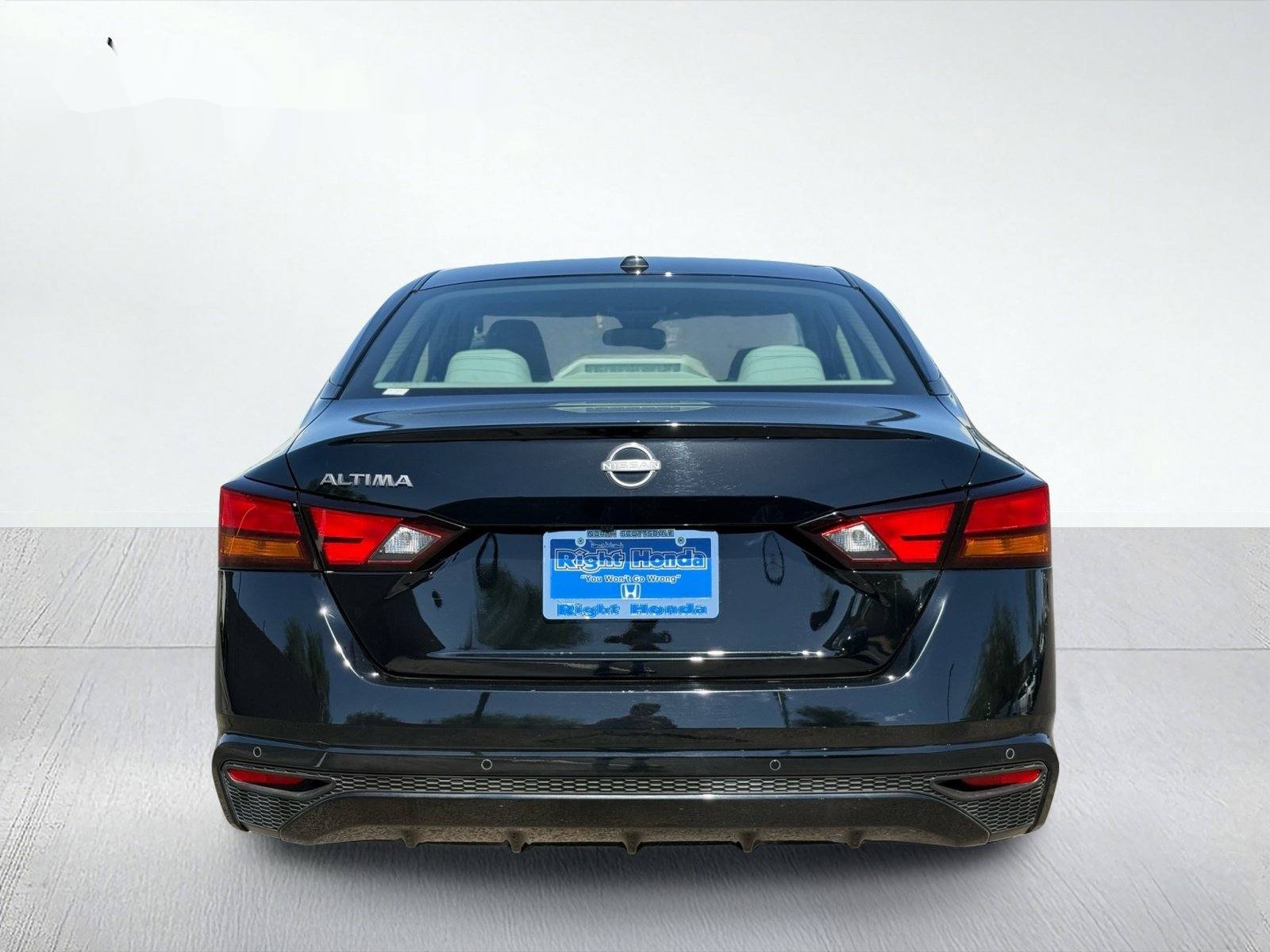 2025 Nissan Altima 2.5 SV — photo 6 thumbnail