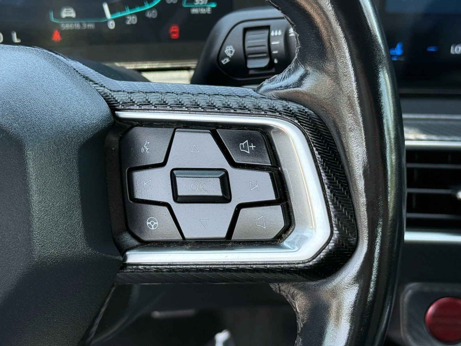 2024 Ford Mustang EcoBoost Premium — photo 17 thumbnail