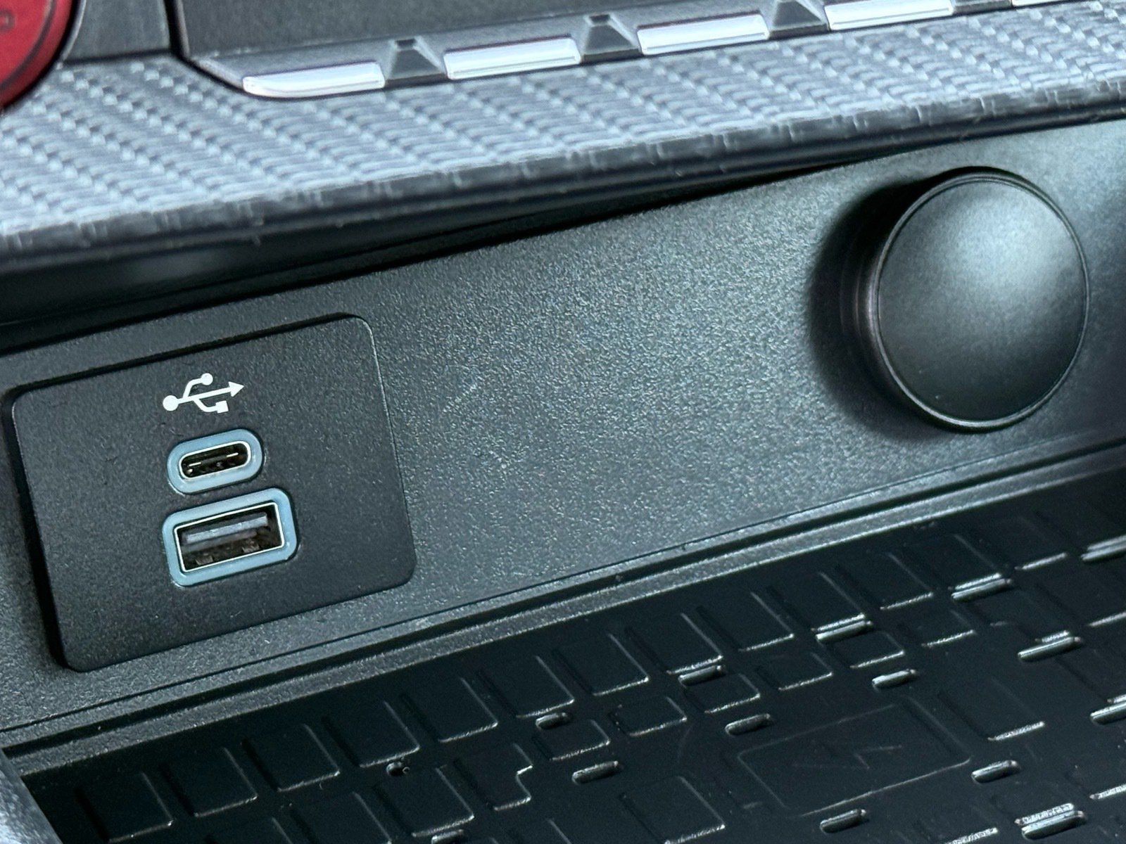 2024 Ford Mustang EcoBoost Premium — photo 22 thumbnail