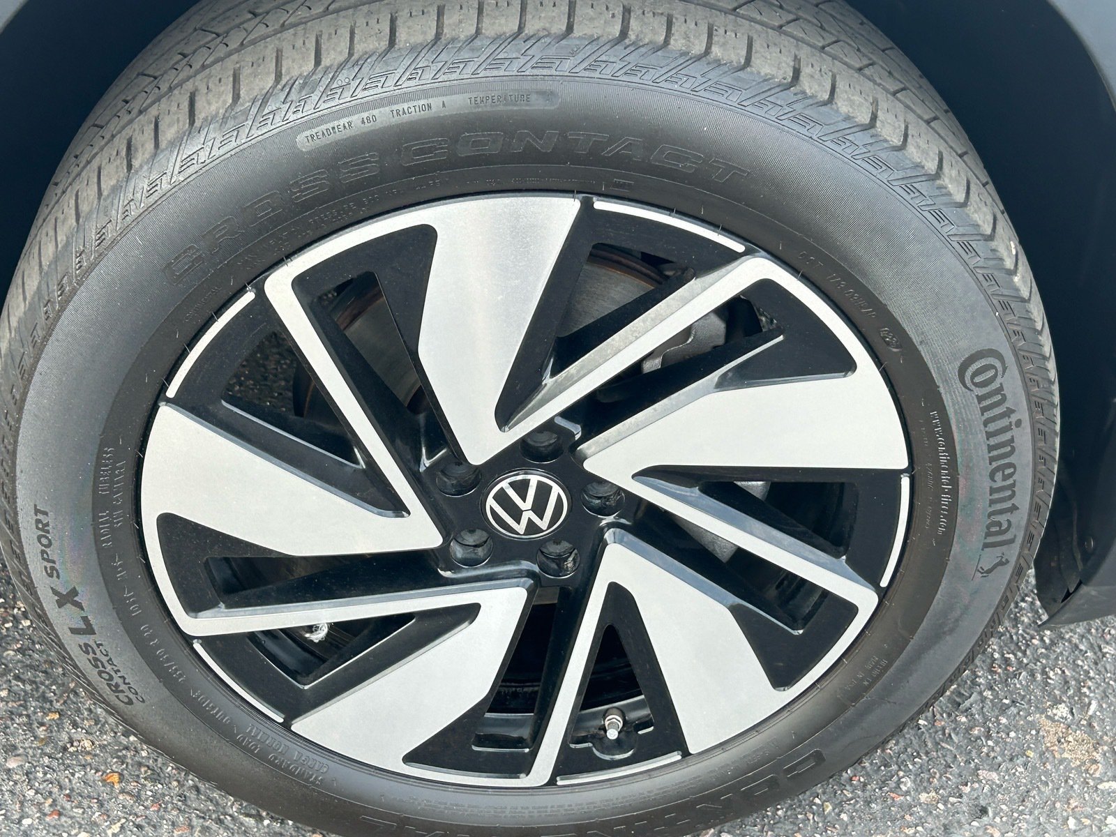 2025 Volkswagen Atlas 2.0T SE w/Technology — photo 10 thumbnail