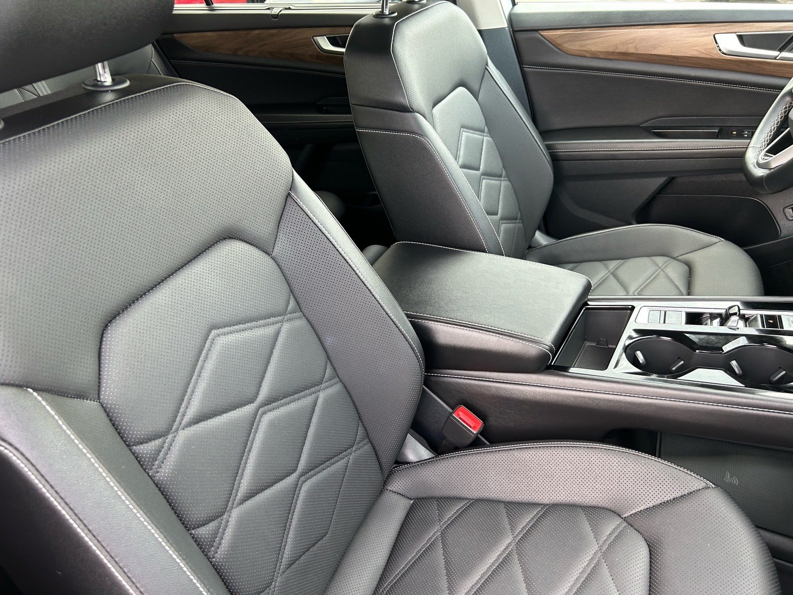 2025 Volkswagen Atlas 2.0T SE w/Technology — photo 11 thumbnail