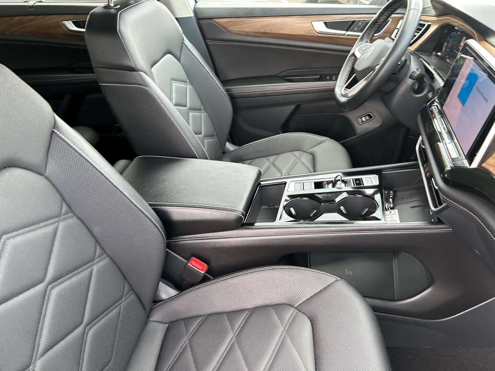 2025 Volkswagen Atlas 2.0T SE w/Technology — photo 12 thumbnail