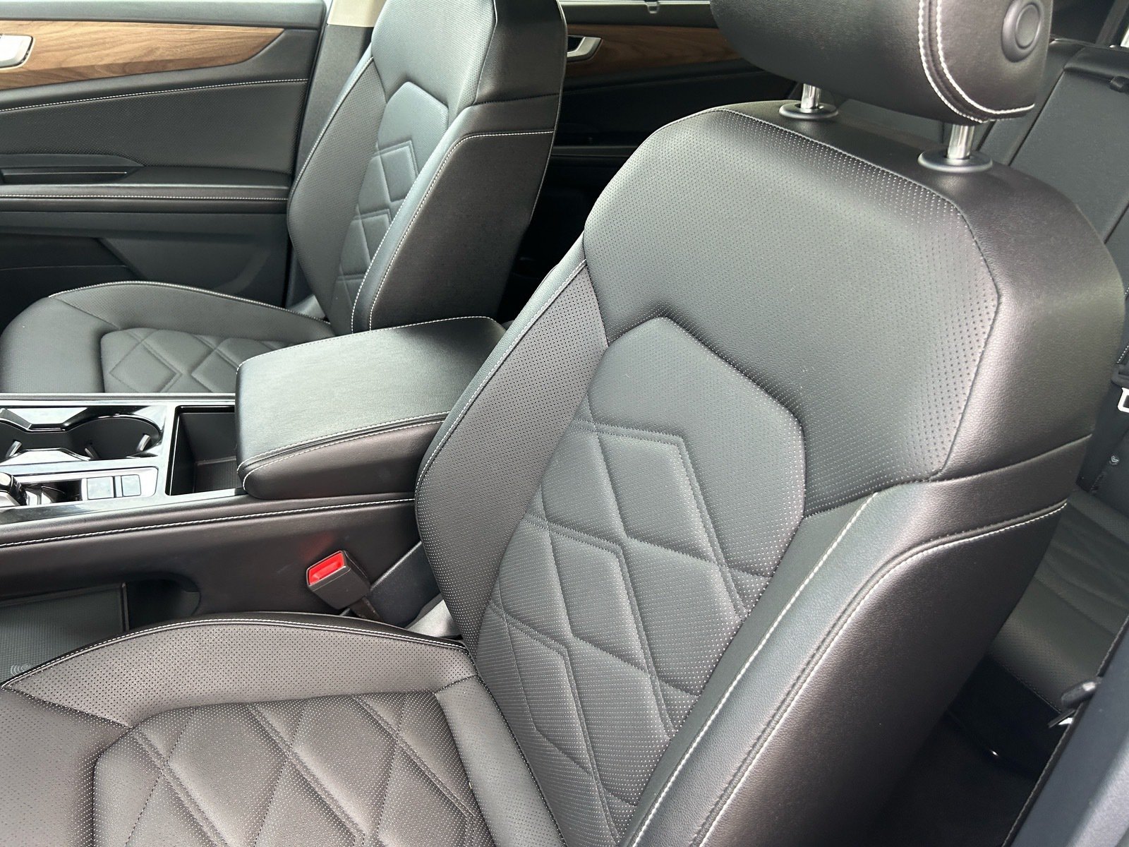 2025 Volkswagen Atlas 2.0T SE w/Technology — photo 18 thumbnail
