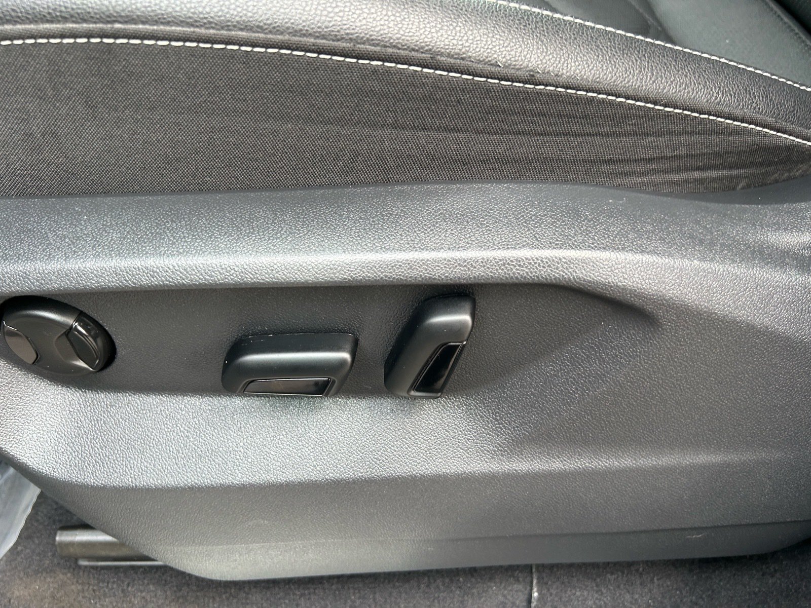 2025 Volkswagen Atlas 2.0T SE w/Technology — photo 22 thumbnail