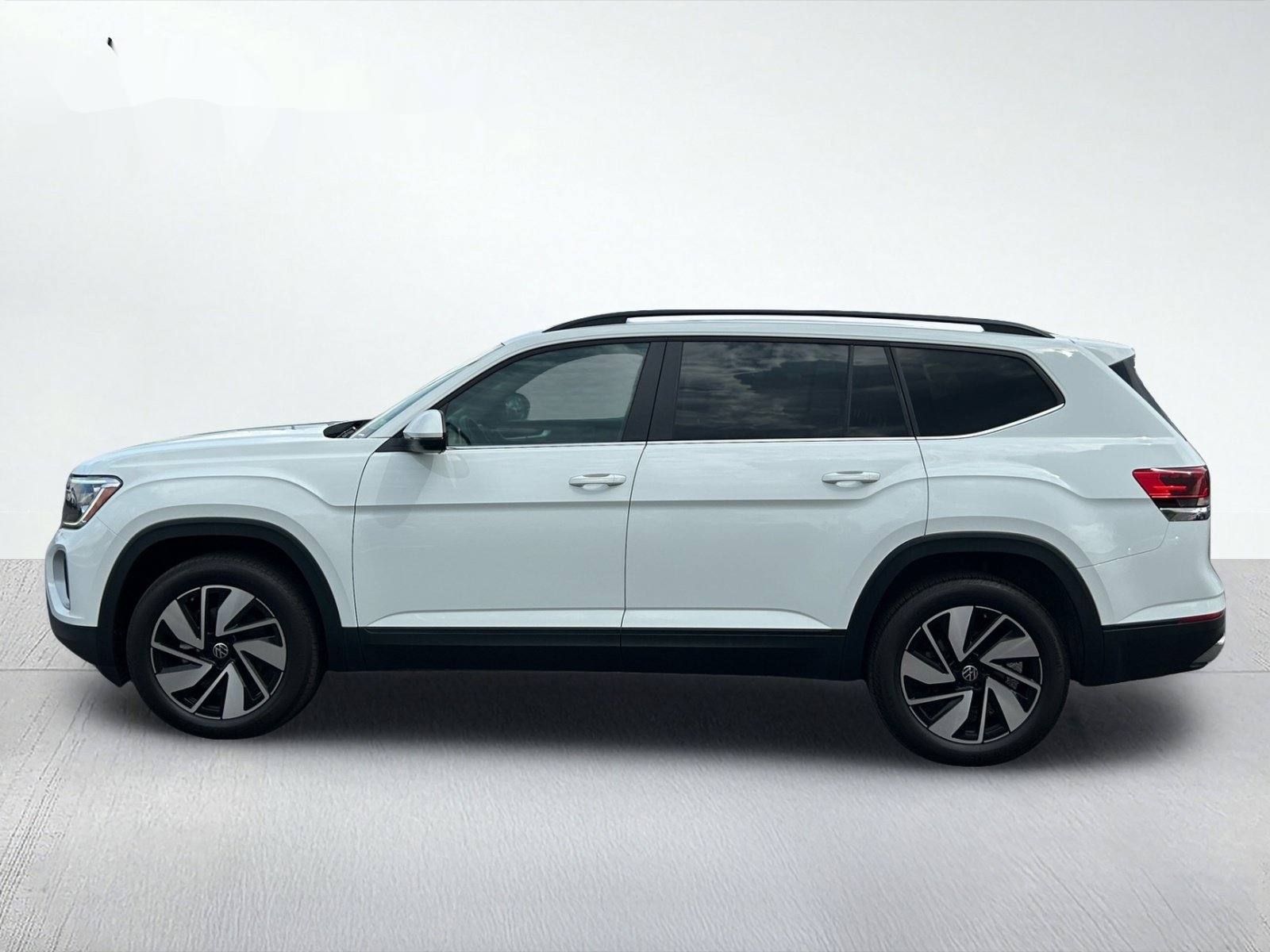 2025 Volkswagen Atlas 2.0T SE w/Technology — photo 3 thumbnail