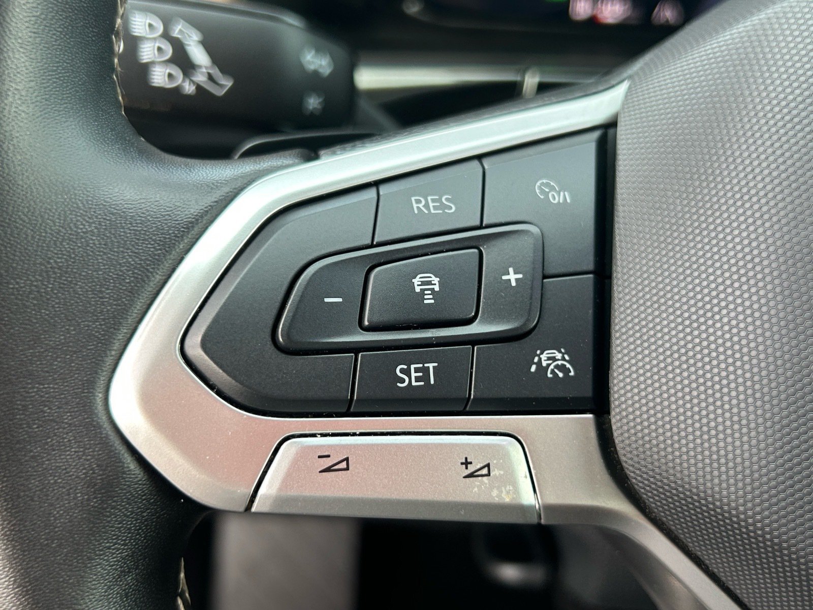 2025 Volkswagen Atlas 2.0T SE w/Technology — photo 30 thumbnail