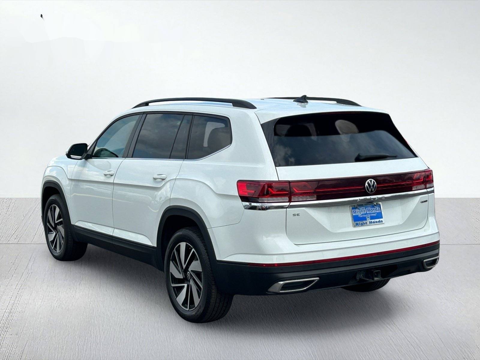 2025 Volkswagen Atlas 2.0T SE w/Technology — photo 4 thumbnail