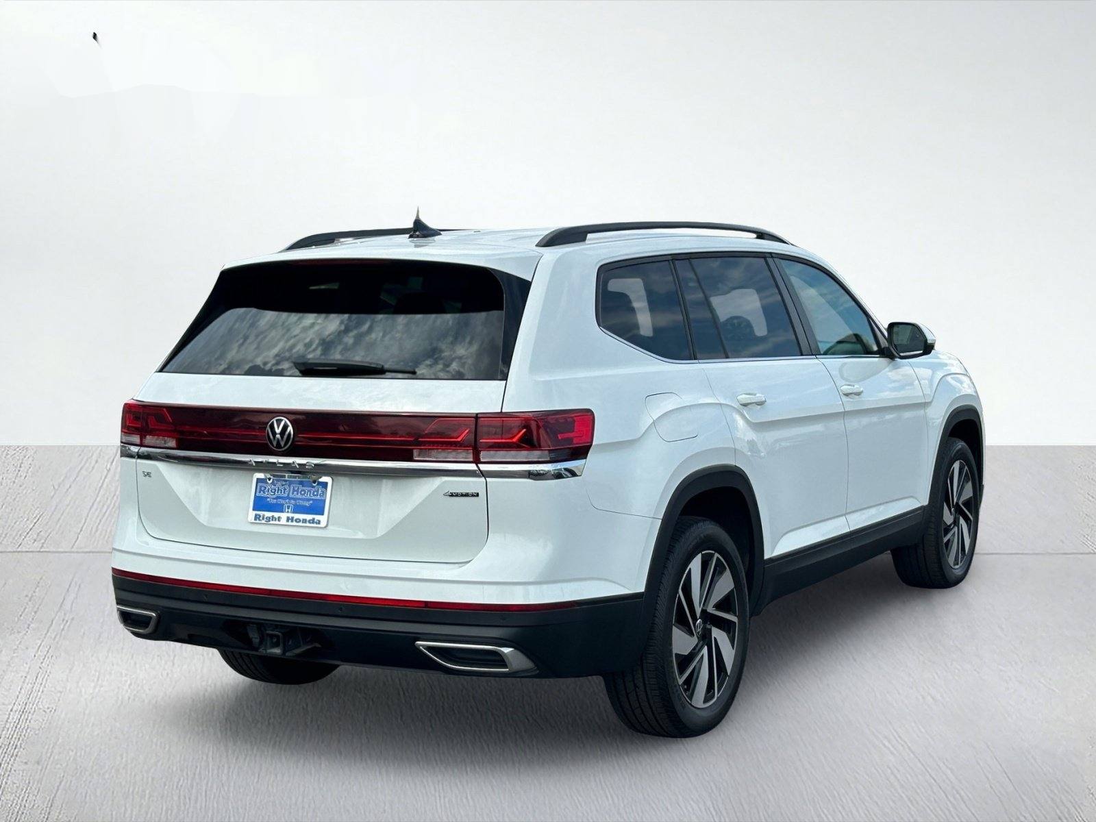 2025 Volkswagen Atlas 2.0T SE w/Technology — photo 5 thumbnail