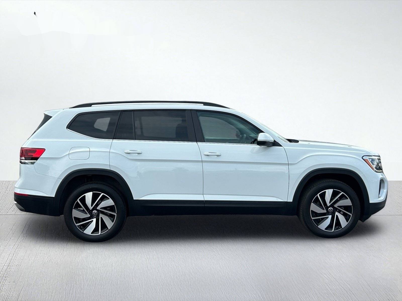 2025 Volkswagen Atlas 2.0T SE w/Technology — photo 6 thumbnail