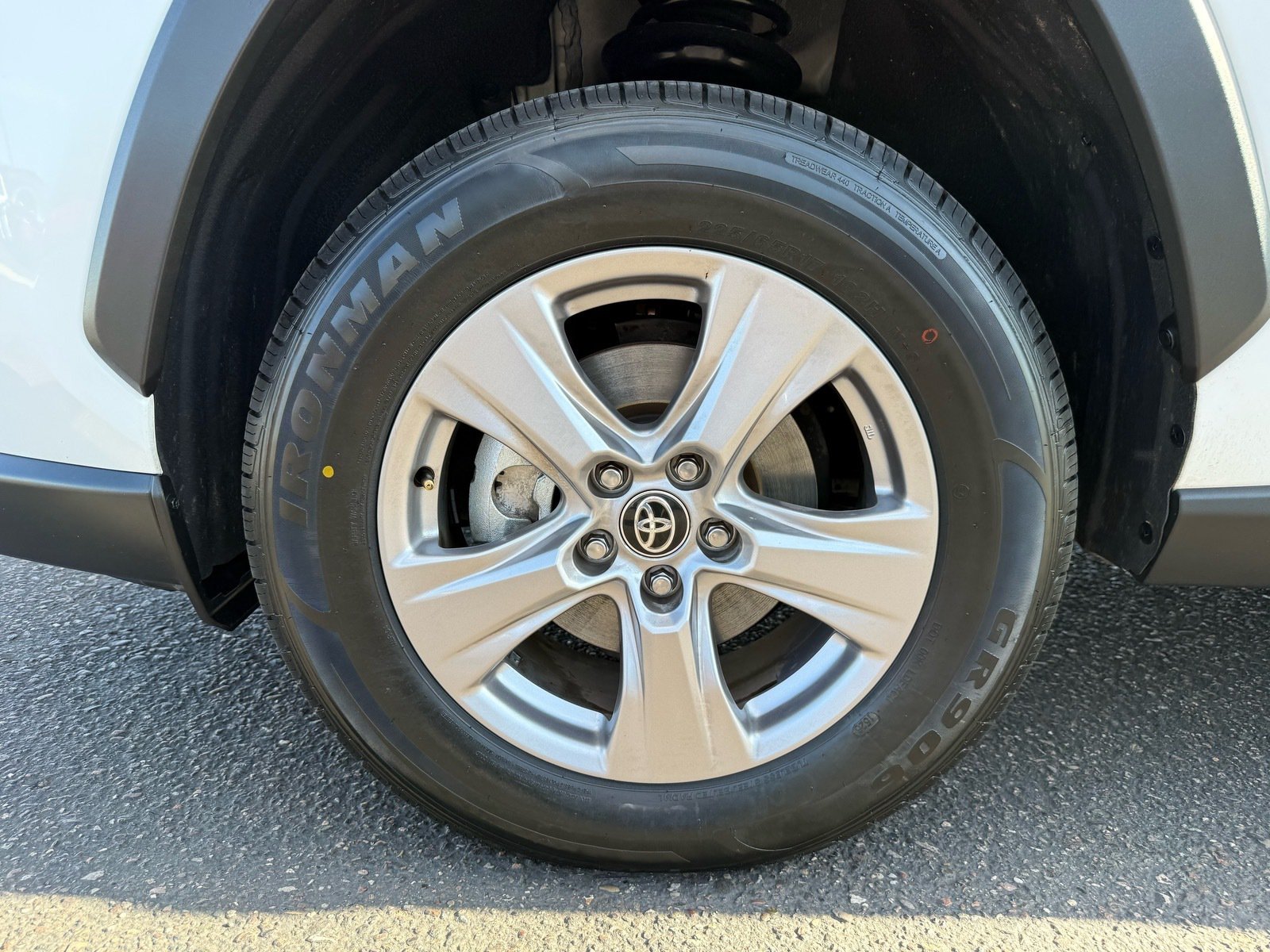 2025 Toyota RAV4 XLE — photo 10 thumbnail
