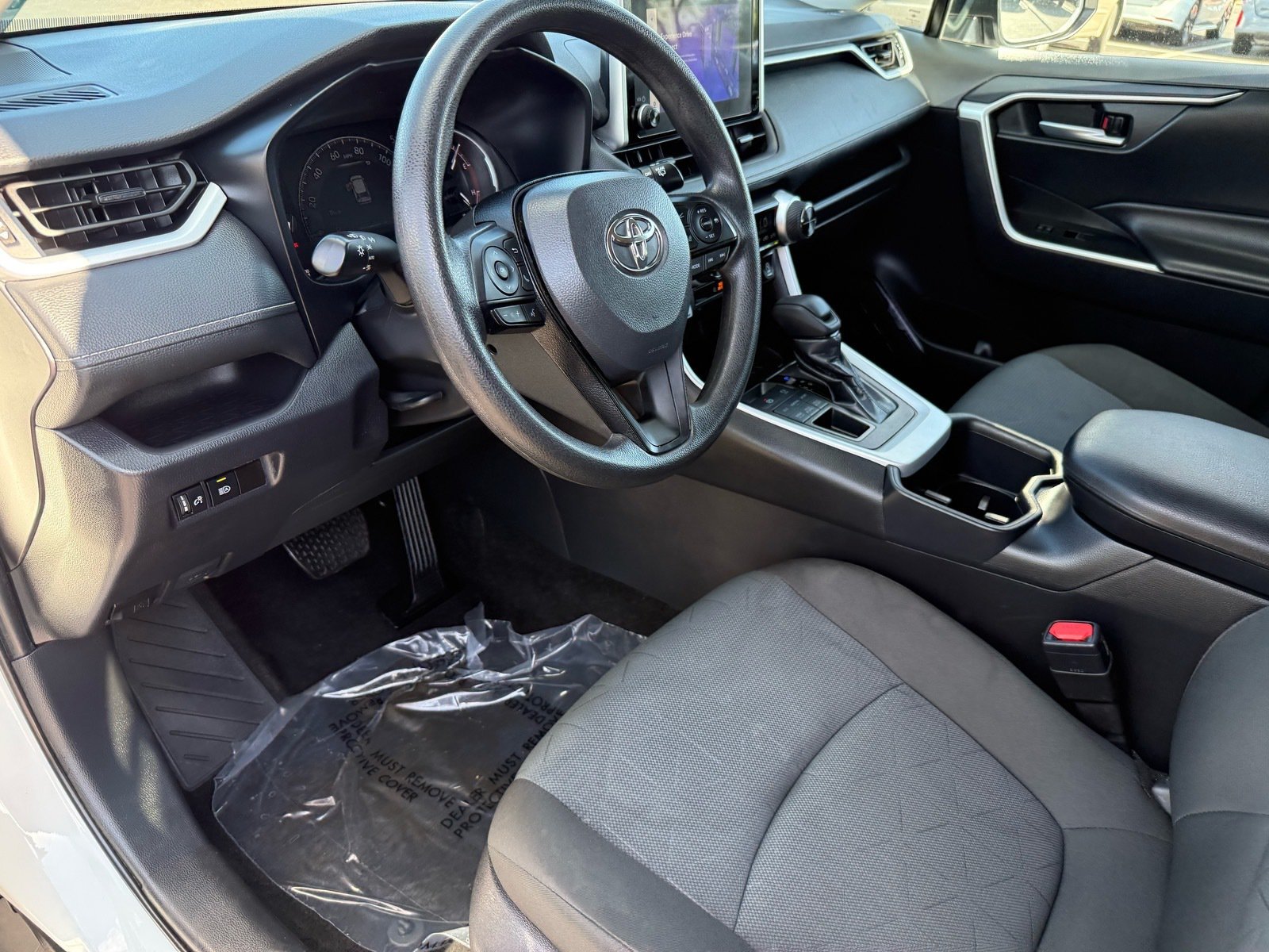 2025 Toyota RAV4 XLE — photo 11 thumbnail